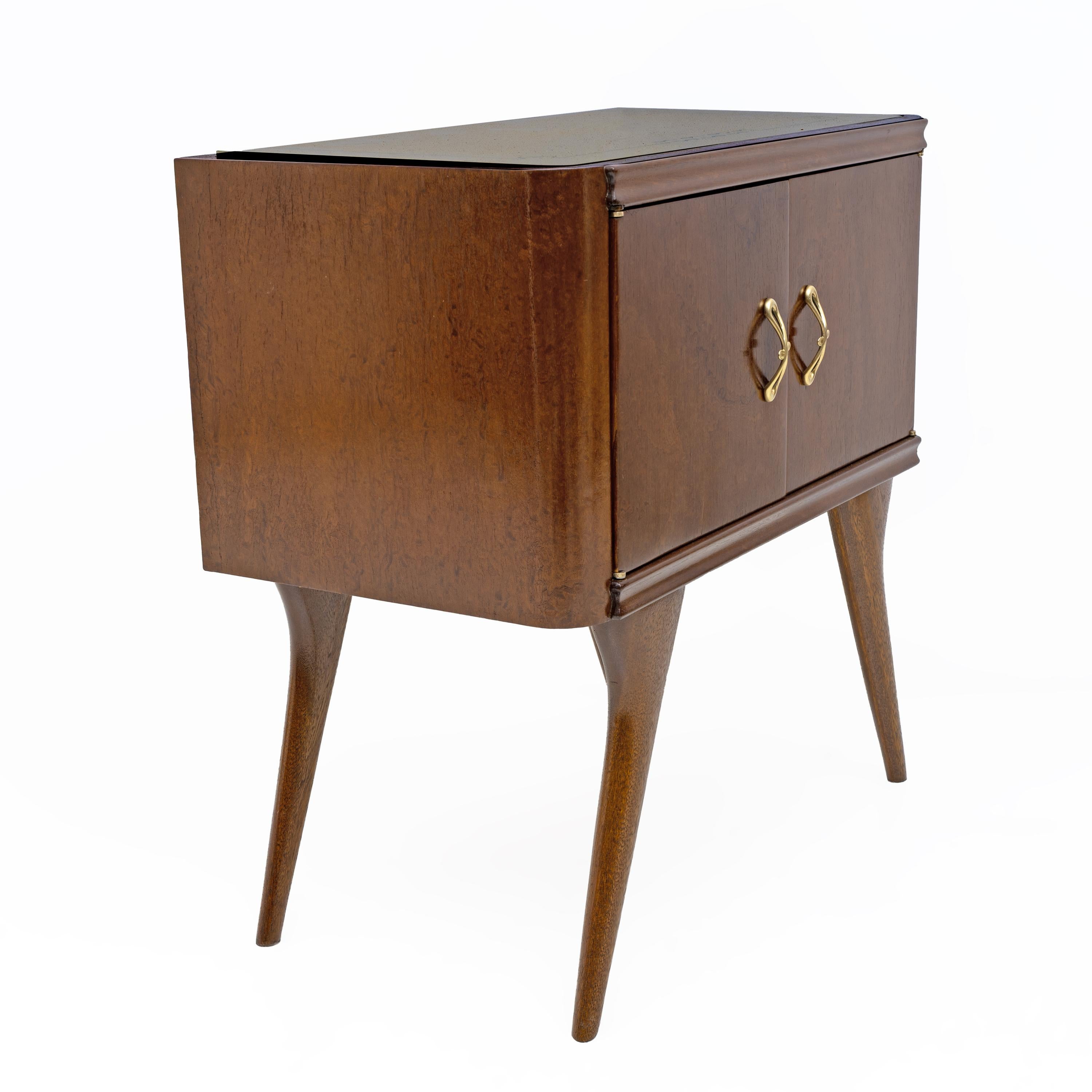 Pair of Mid-Century Modern Italian Walnut and Thuja Root Nightstands, 1950s en venta 4