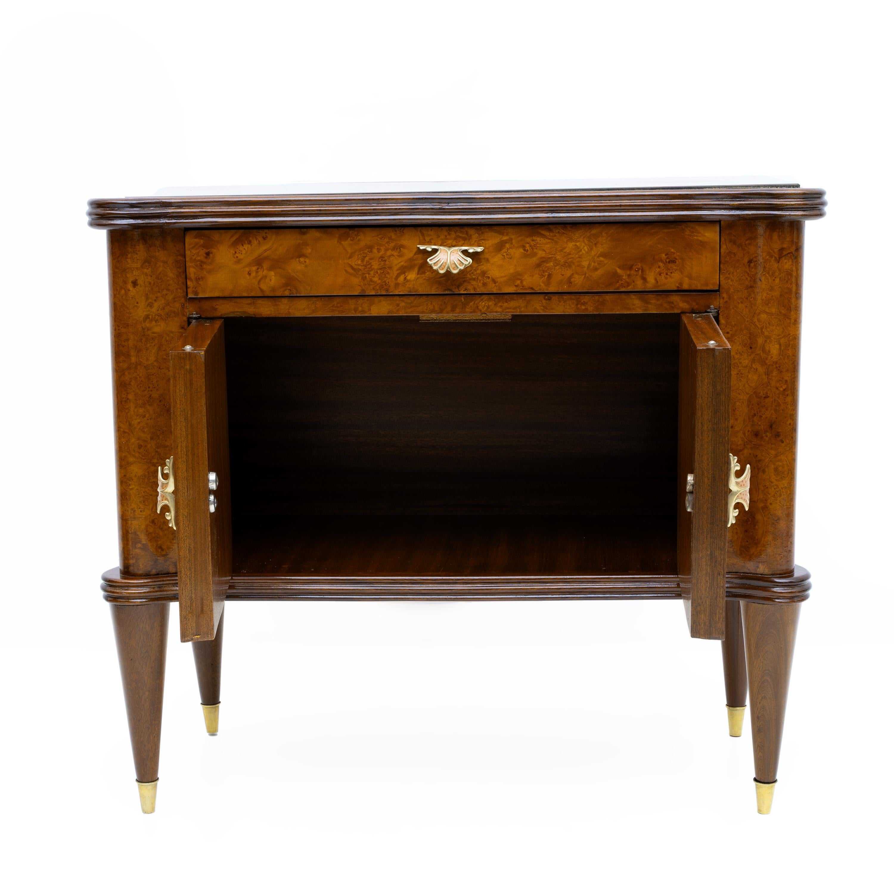 Paire de tables de nuit italiennes modernes du milieu du siècle en noyer et racine de thuya, années 1950 en vente 4