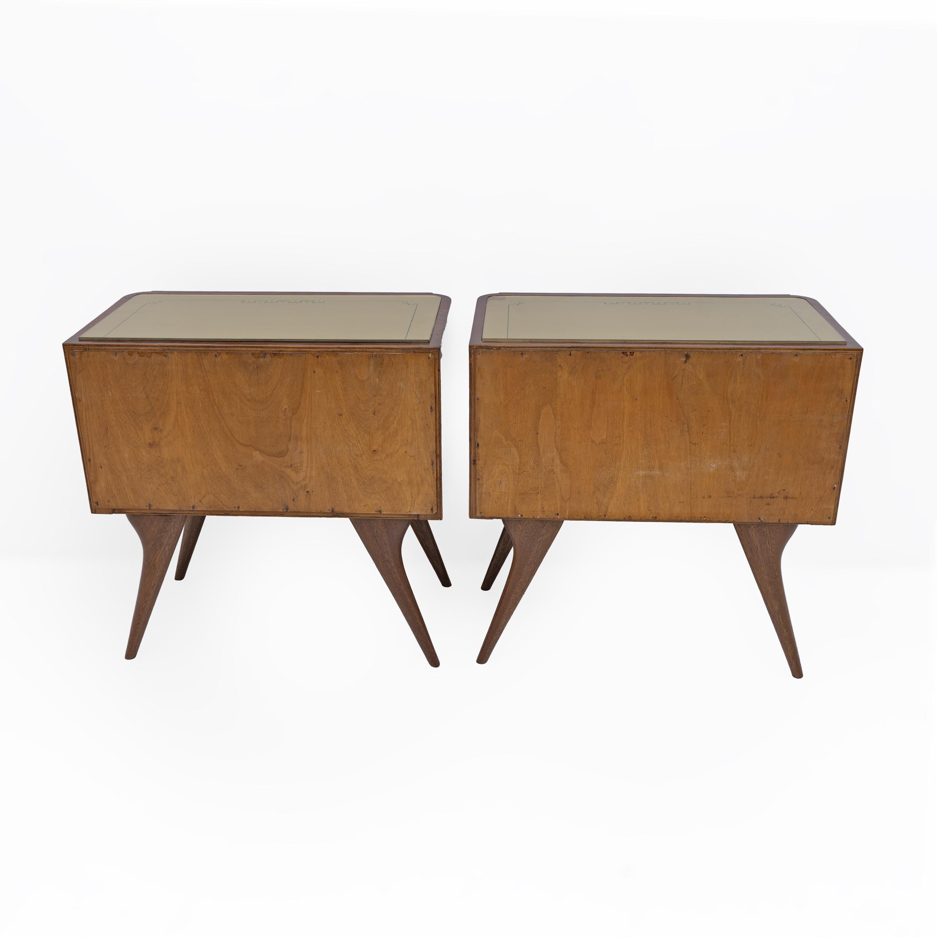 Pair of Mid-Century Modern Italian Walnut and Thuja Root Nightstands, 1950s en venta 6