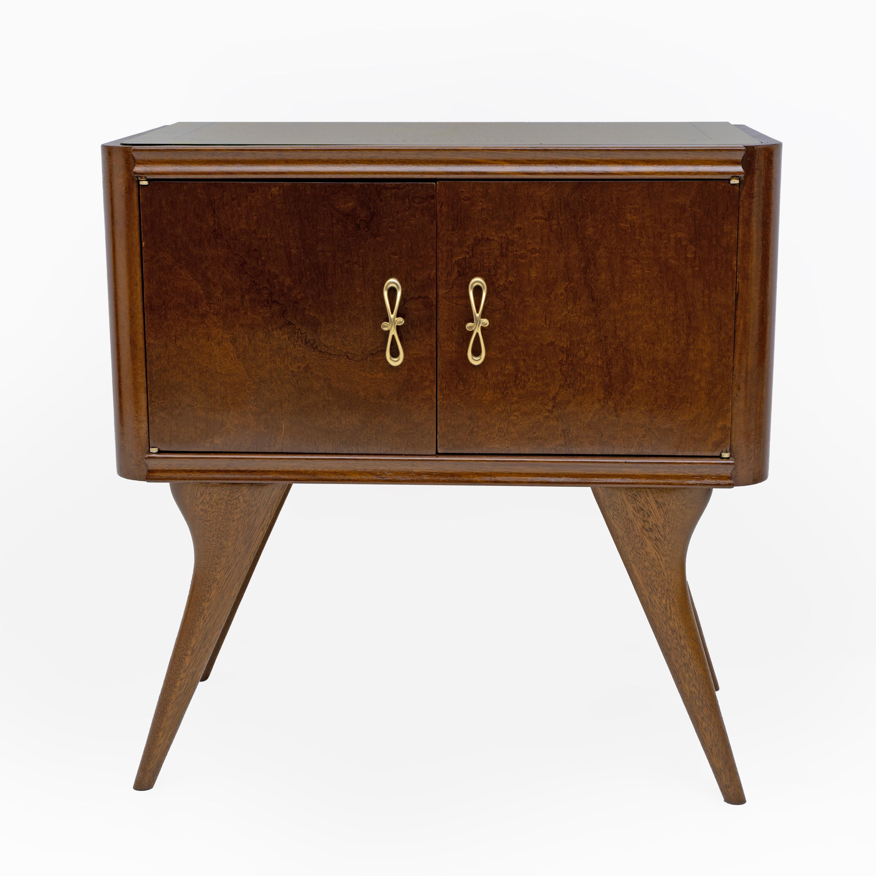 Pair of Mid-Century Modern Italian Walnut and Thuja Root Nightstands, 1950s en Bueno estado para la venta en Puglia, Puglia