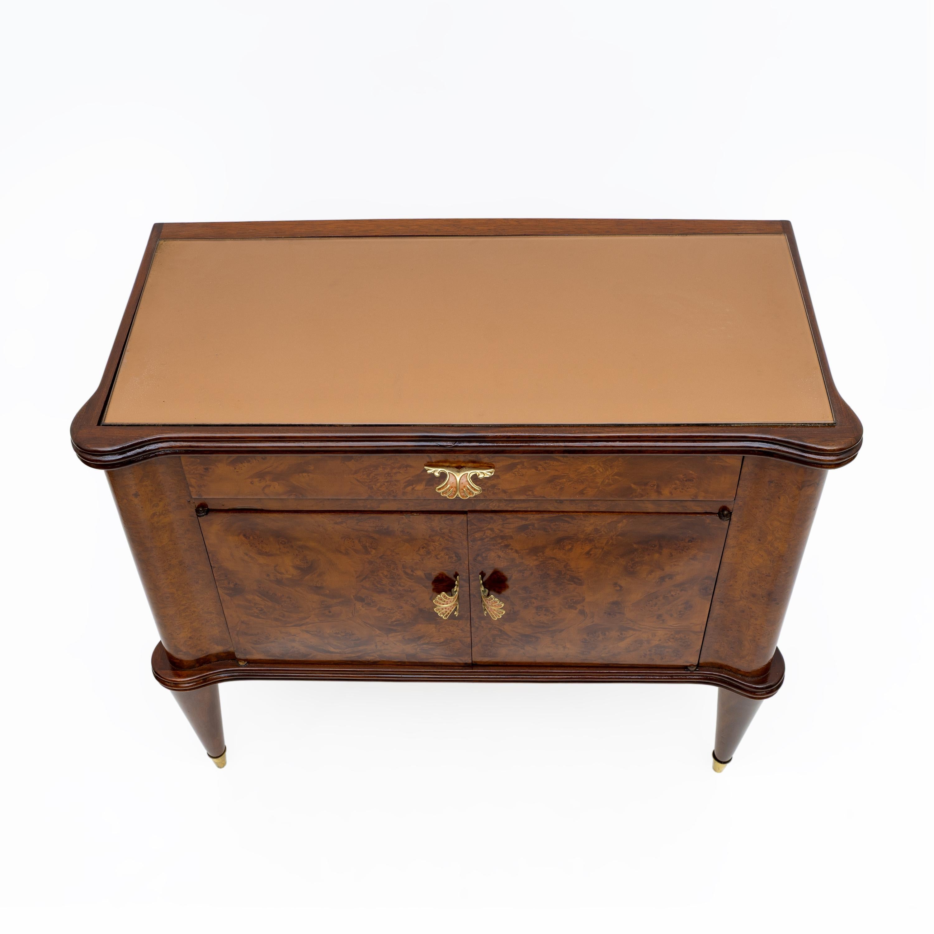 Paire de tables de nuit italiennes modernes du milieu du siècle en noyer et racine de thuya, années 1950 en vente 2