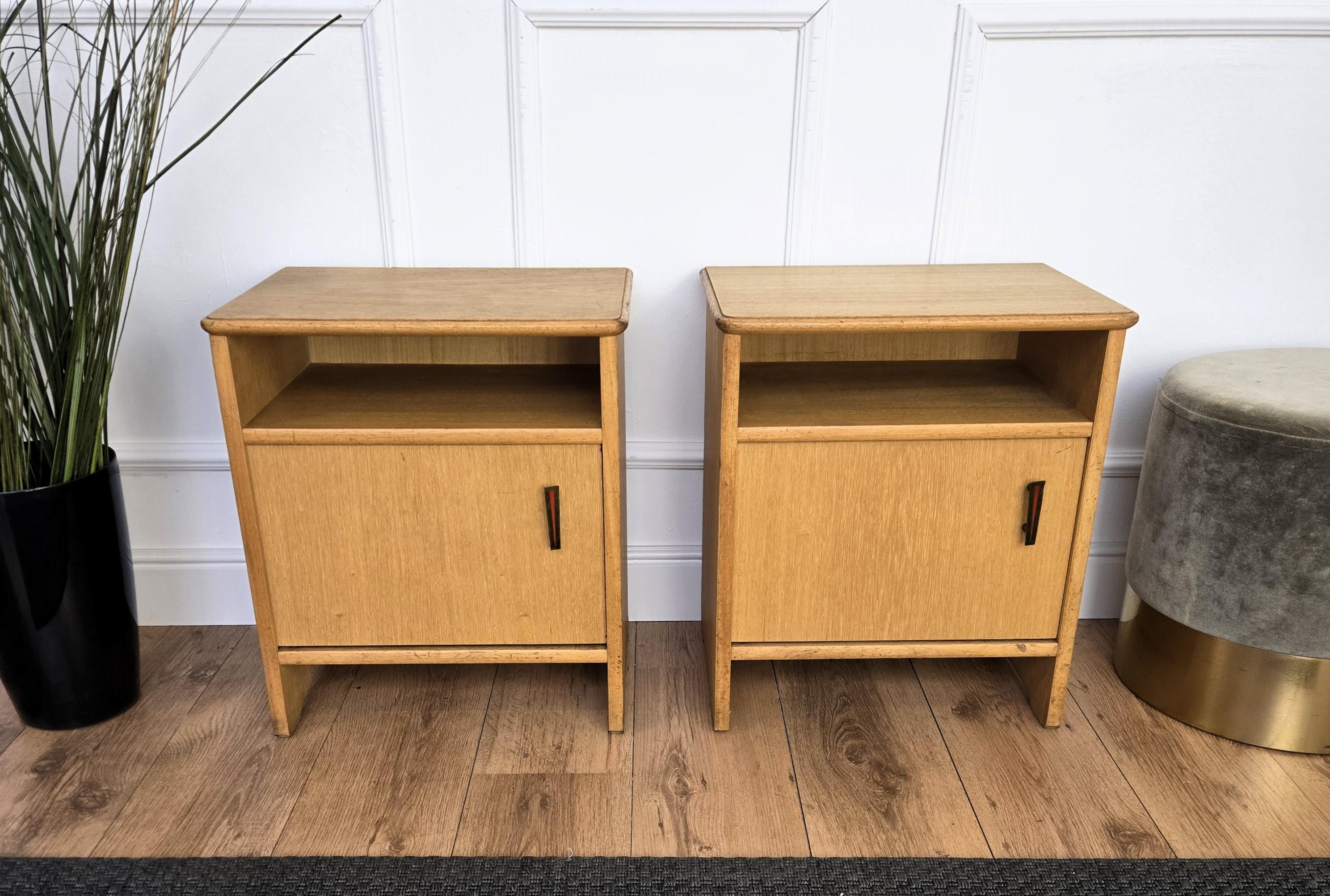 Paar Mid-Century Modern Italian Wood Night Stands Bed Side Tables im Zustand „Gut“ im Angebot in Carimate, Como