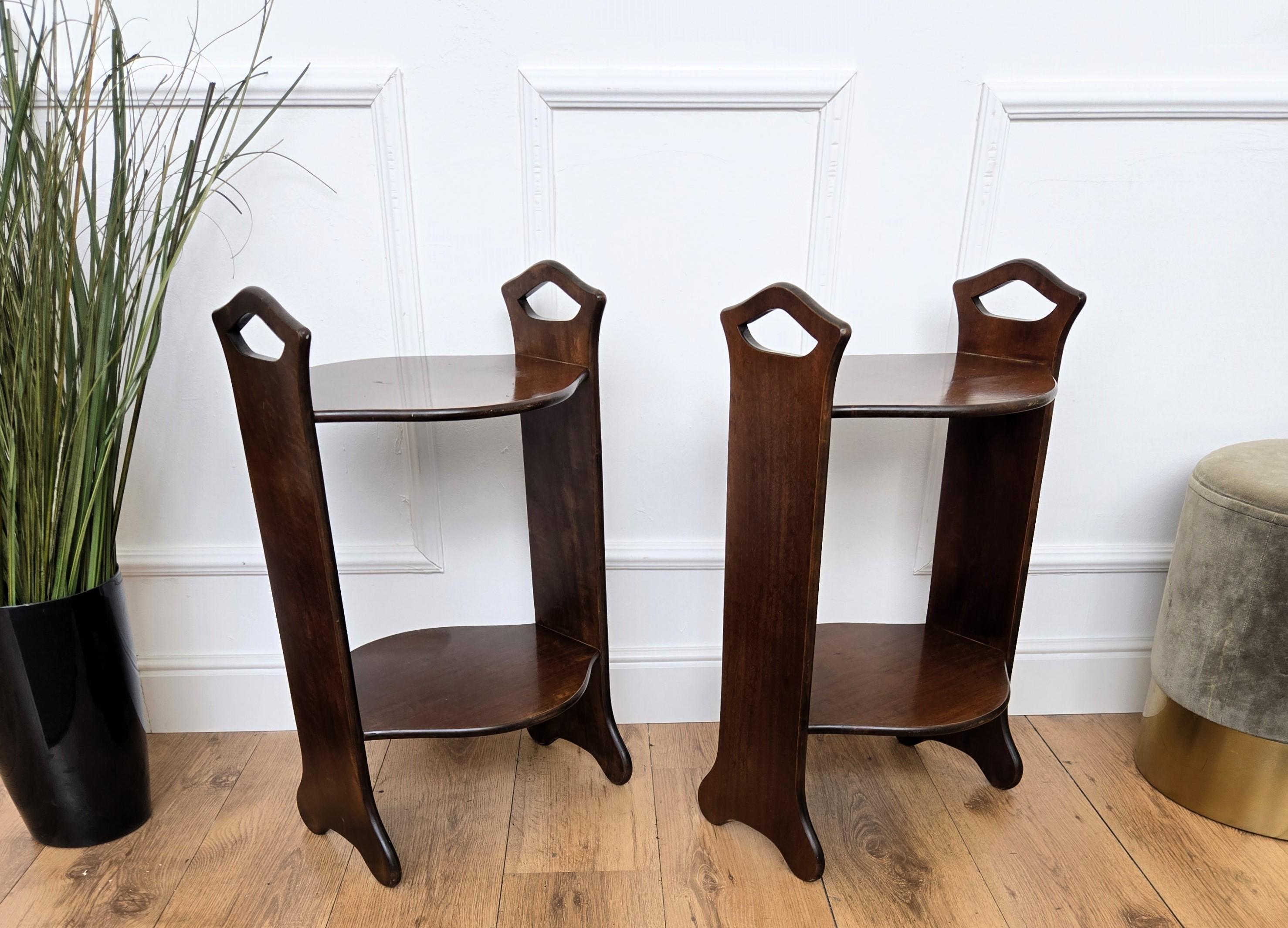 Paire de tables de chevet en Wood Woods Modernes Italiens du milieu du siècle dernier Bon état - En vente à Carimate, Como