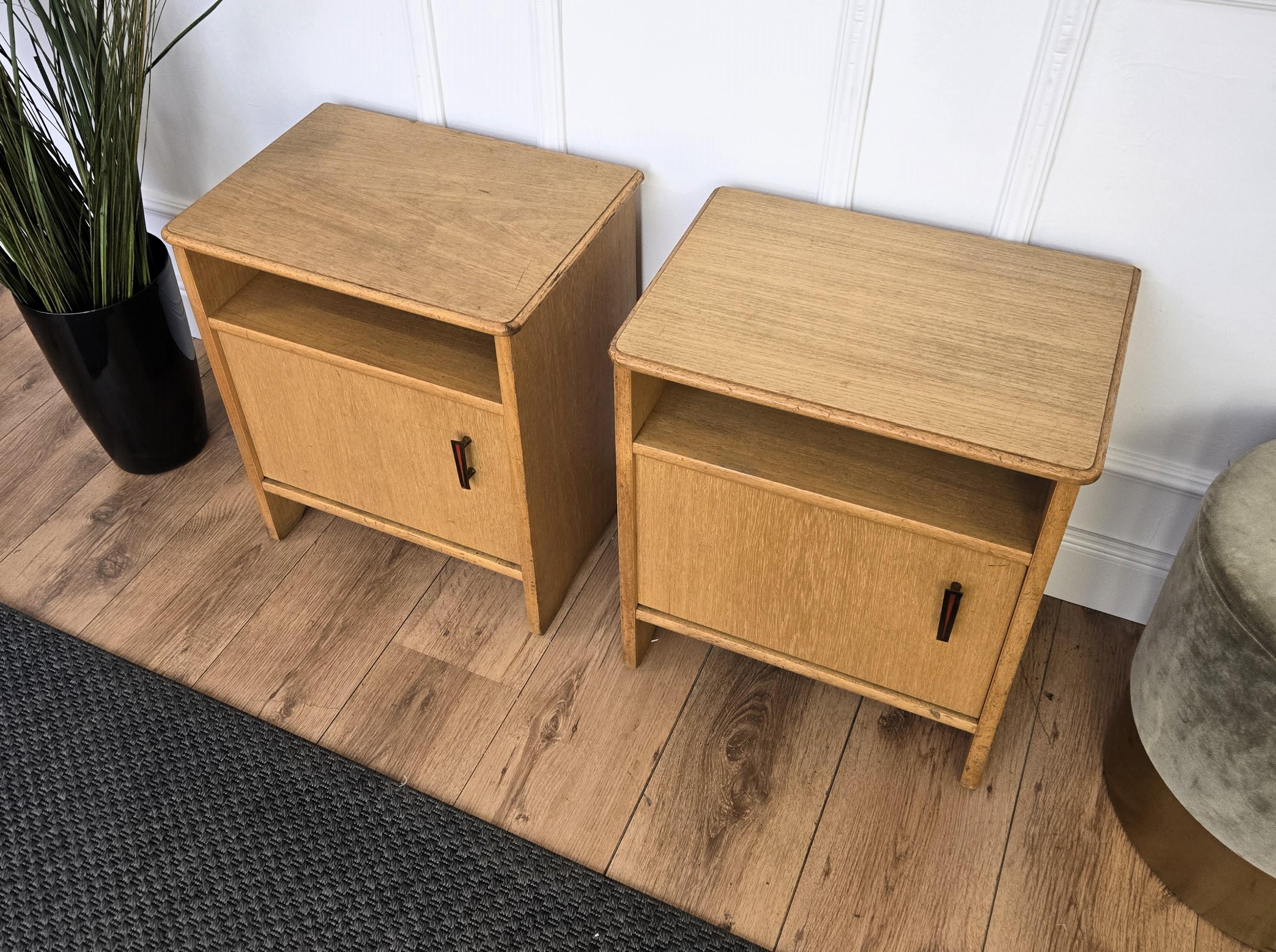 Paar Mid-Century Modern Italian Wood Night Stands Bed Side Tables (20. Jahrhundert) im Angebot