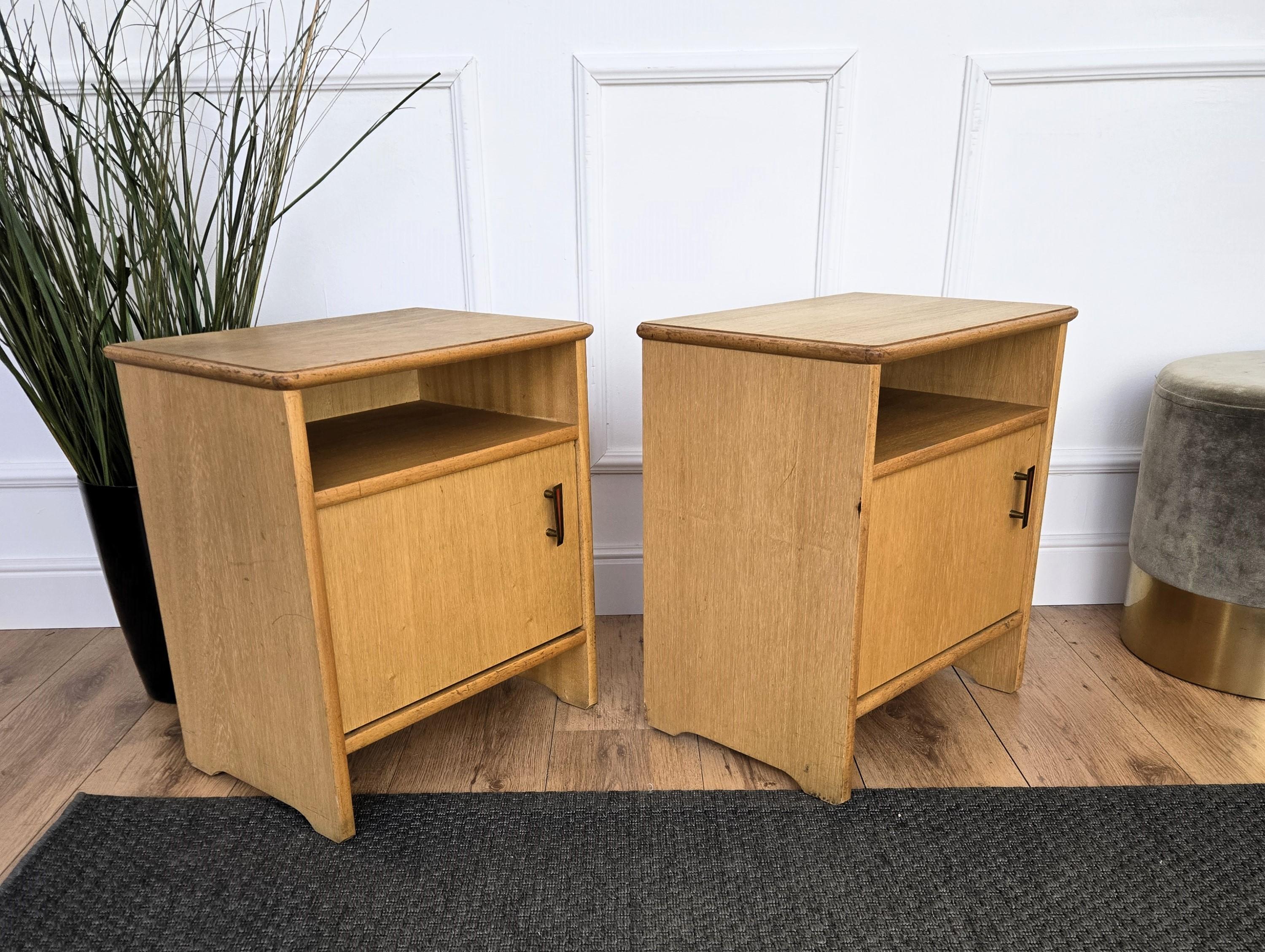 Paar Mid-Century Modern Italian Wood Night Stands Bed Side Tables im Angebot 1