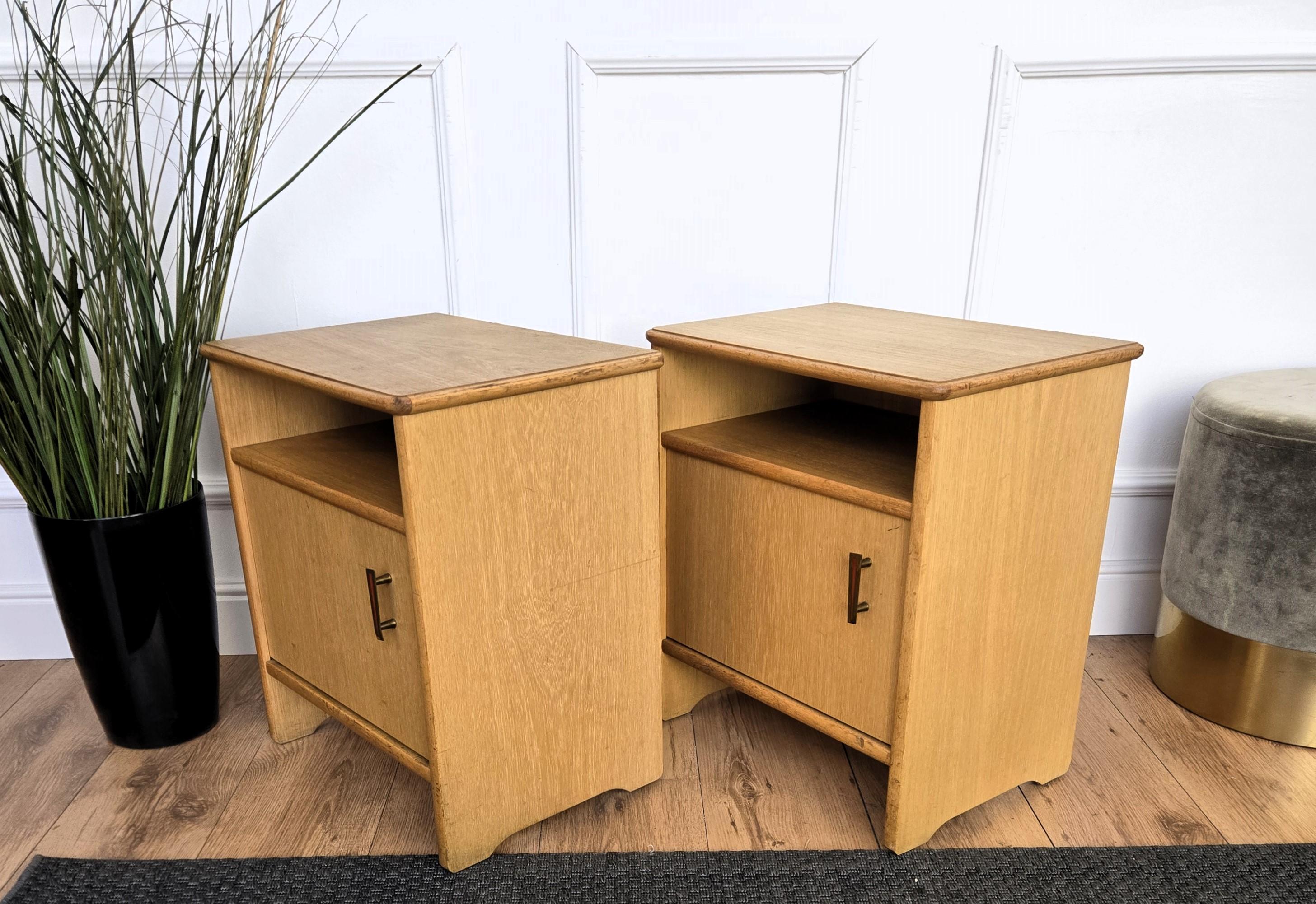 Paar Mid-Century Modern Italian Wood Night Stands Bed Side Tables im Angebot 2