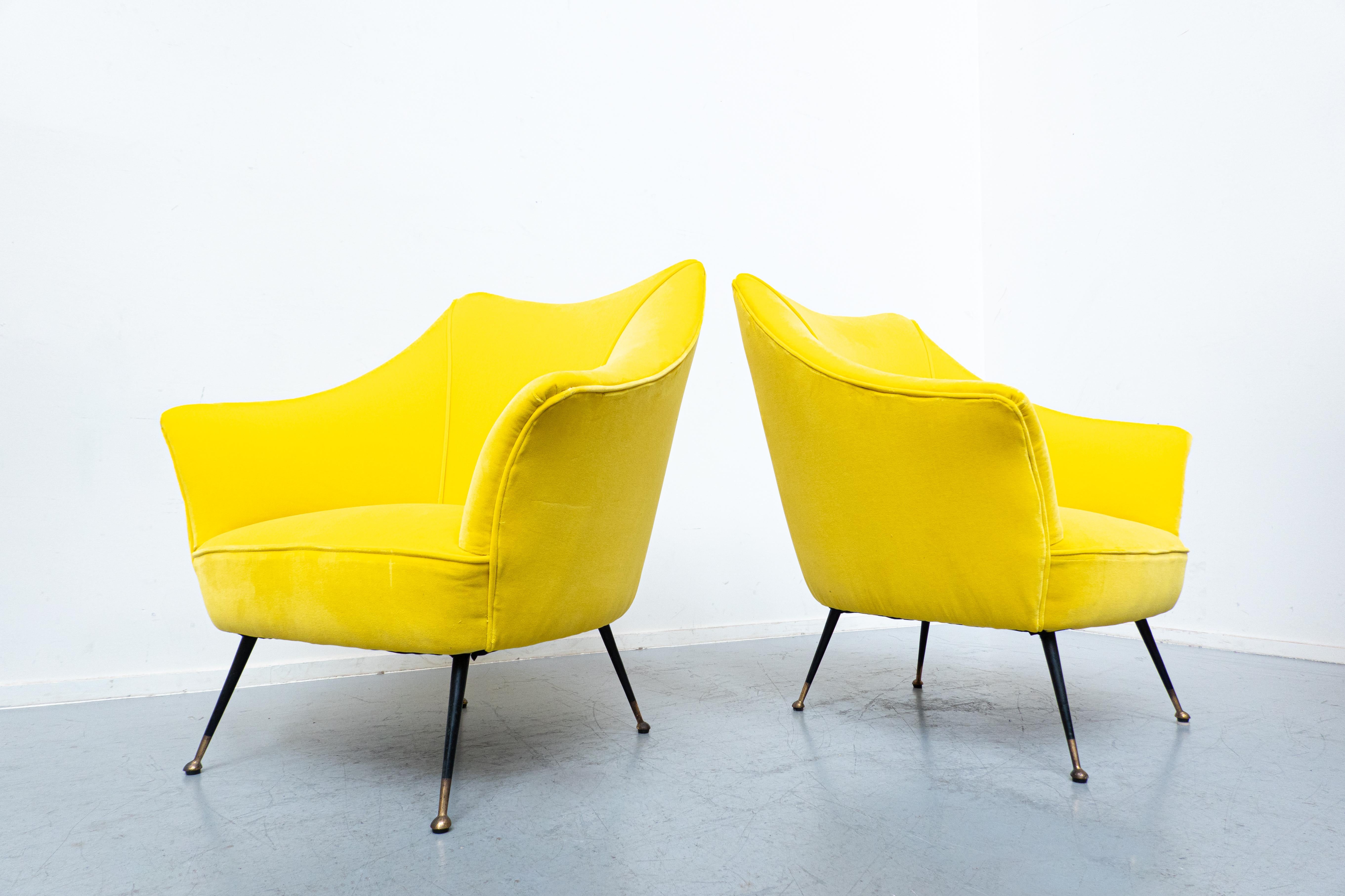 Pair of Mid-Century Modern Italian yellow armchairs, 1960s
This pair of italian armchairs was reupholstered in yellow fabric.