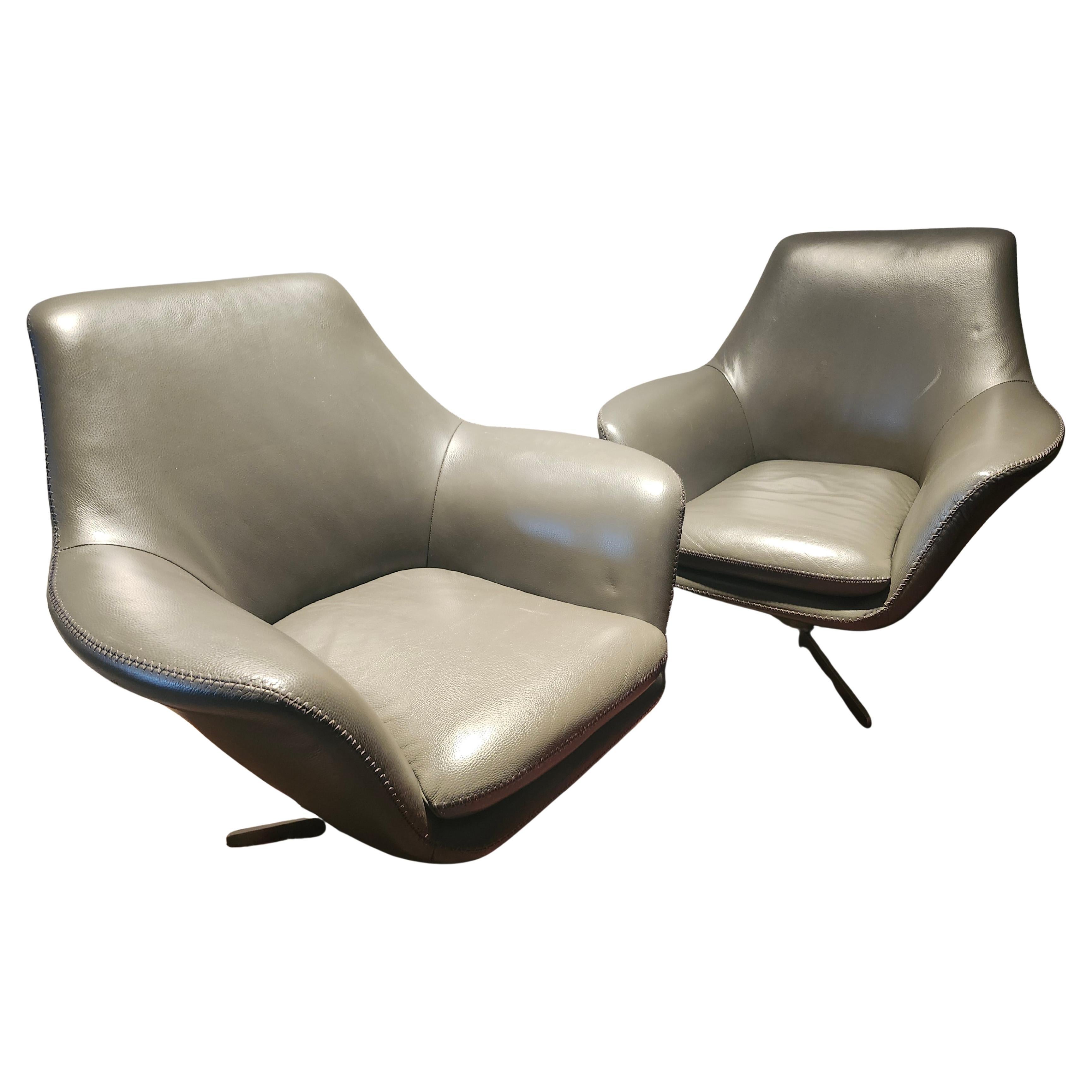Pair of Mid Century Modern Italian Grey Leather Swiveling Lounge Chairs For Sale 3