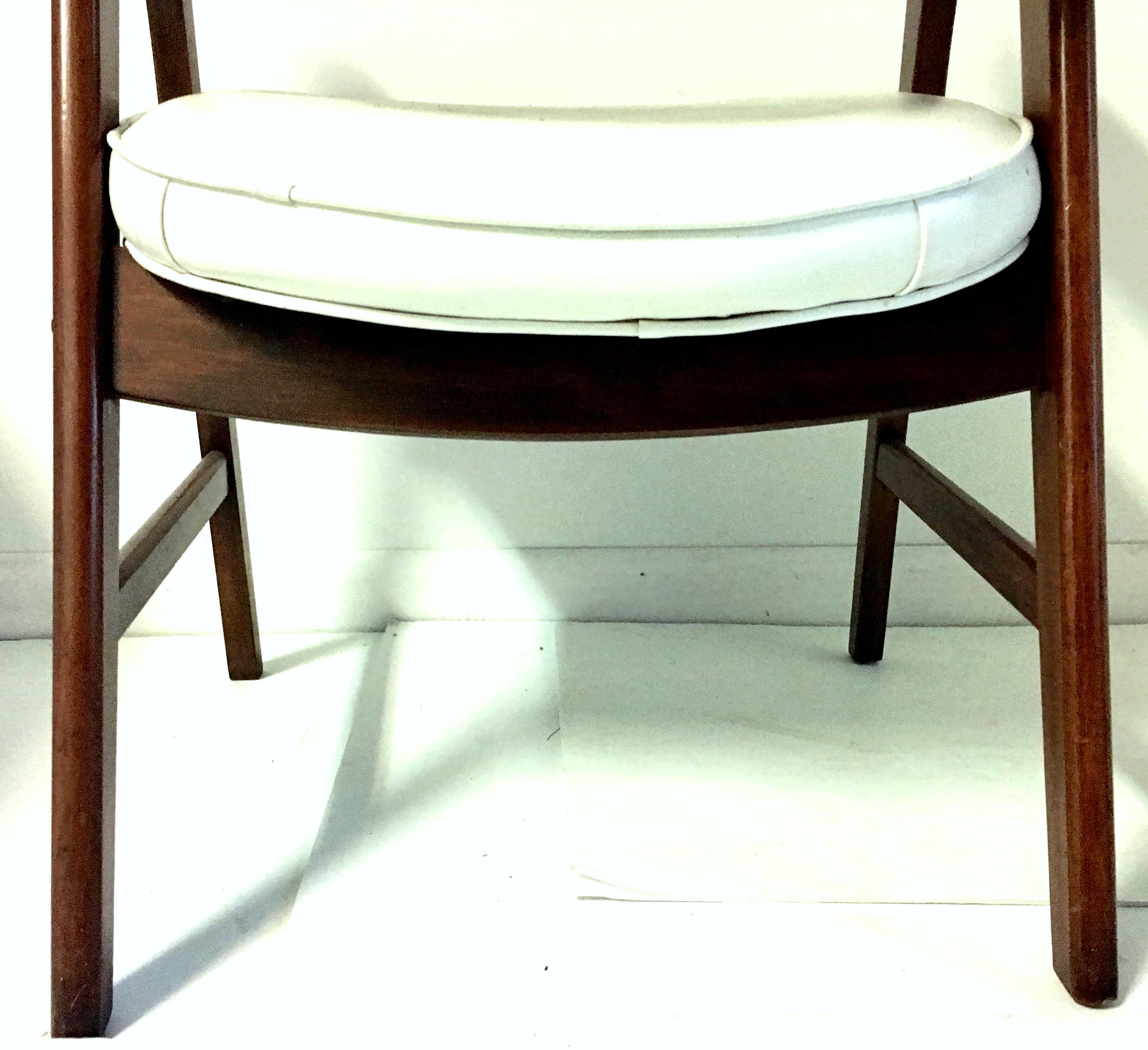 20th Century Pair of Mid-Century Modern Jerry Johnson Style Upholstered Armchairs For Sale