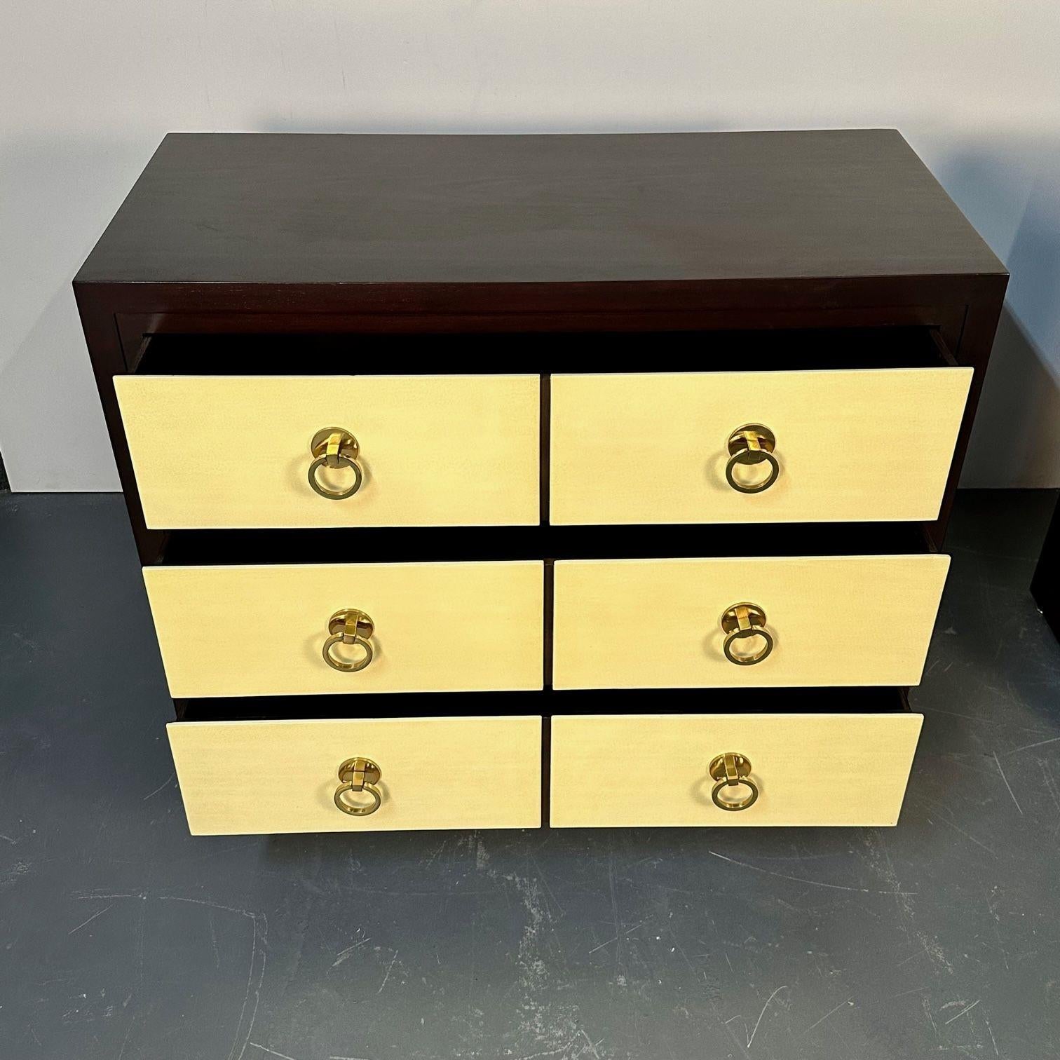 Paire de tables de nuit / commodes / coffres en parchemin John Stuart modernes du milieu du siècle dernier 3
