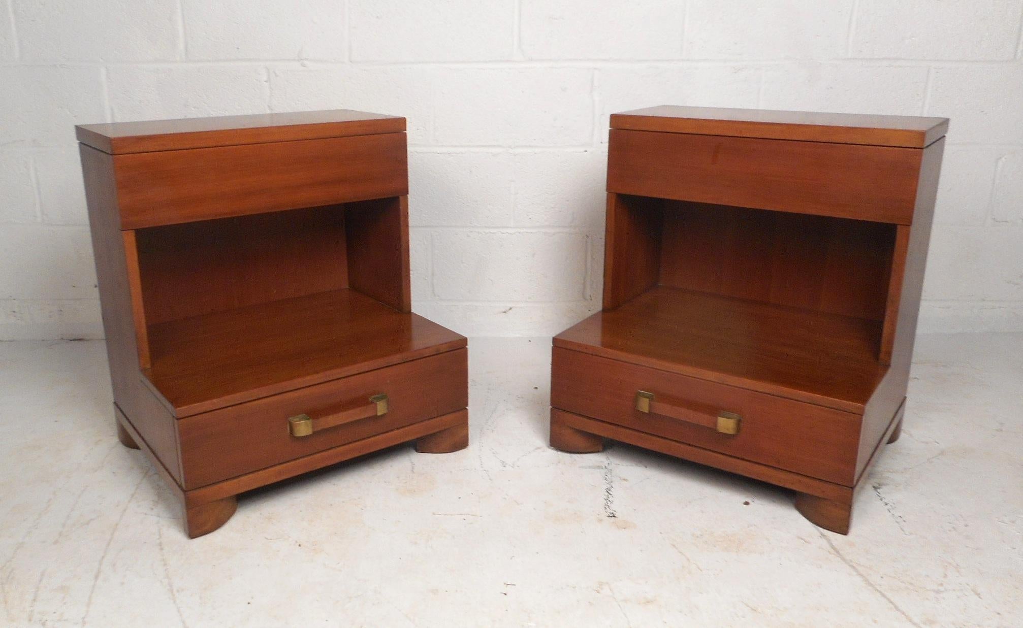 This beautiful pair of vintage modern end tables feature sculpted drawer pulls with brass fixtures on each side. The unique 