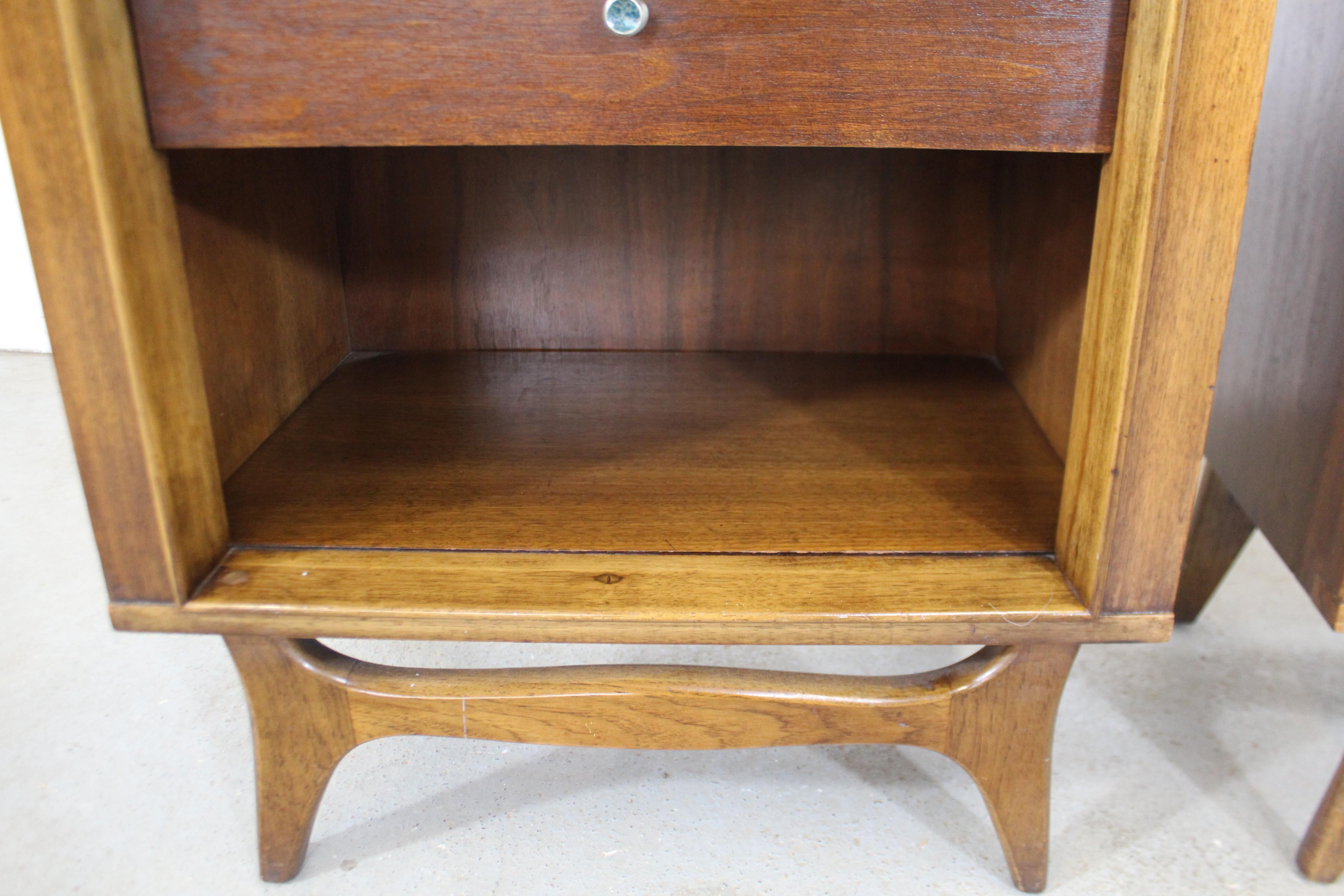 Pair of Mid-Century Modern Kent Coffey Insignia Walnut Nightstands 3