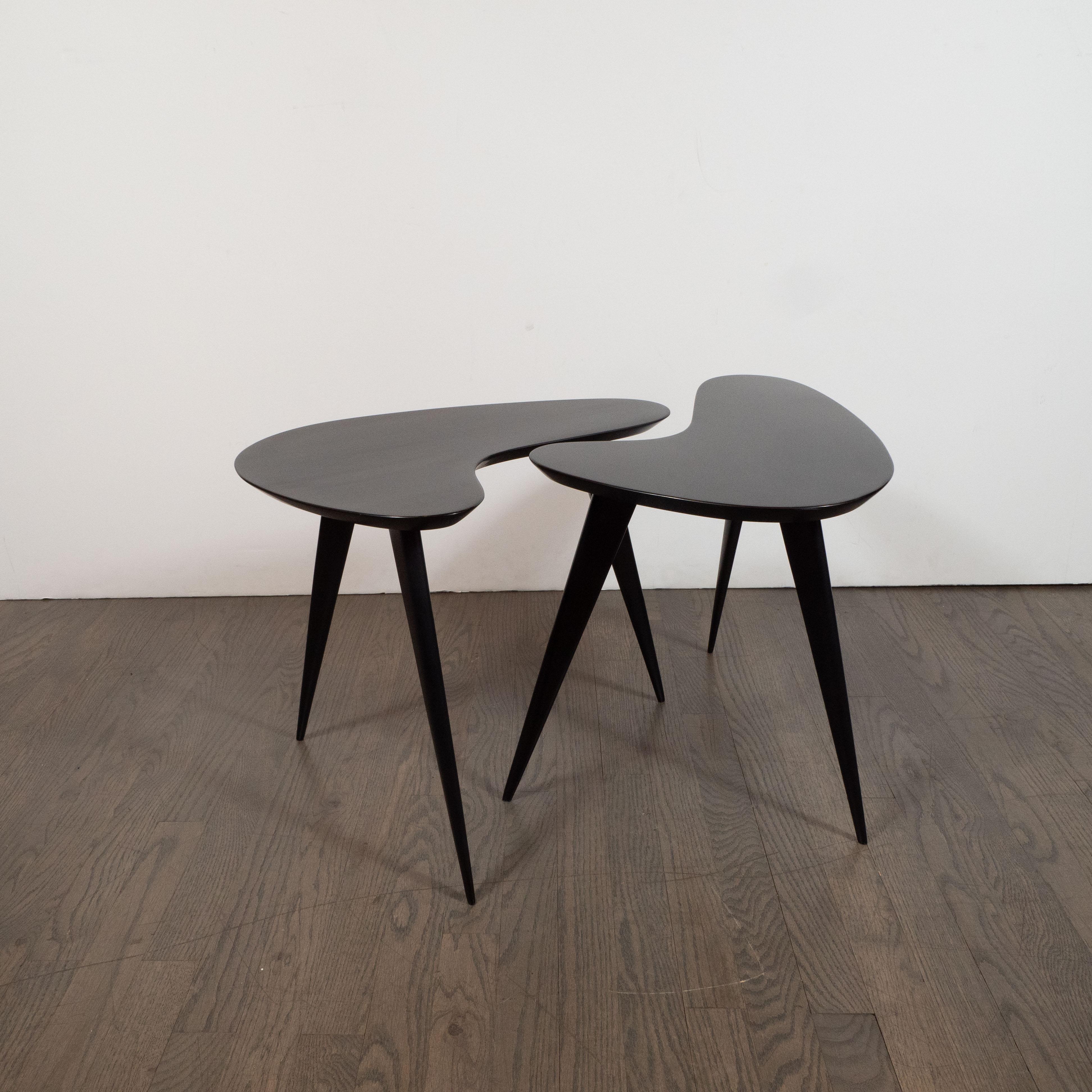 Pair of Mid-Century Modern Kidney Form Amorphic Side Tables in Ebonized Walnut In Excellent Condition In New York, NY