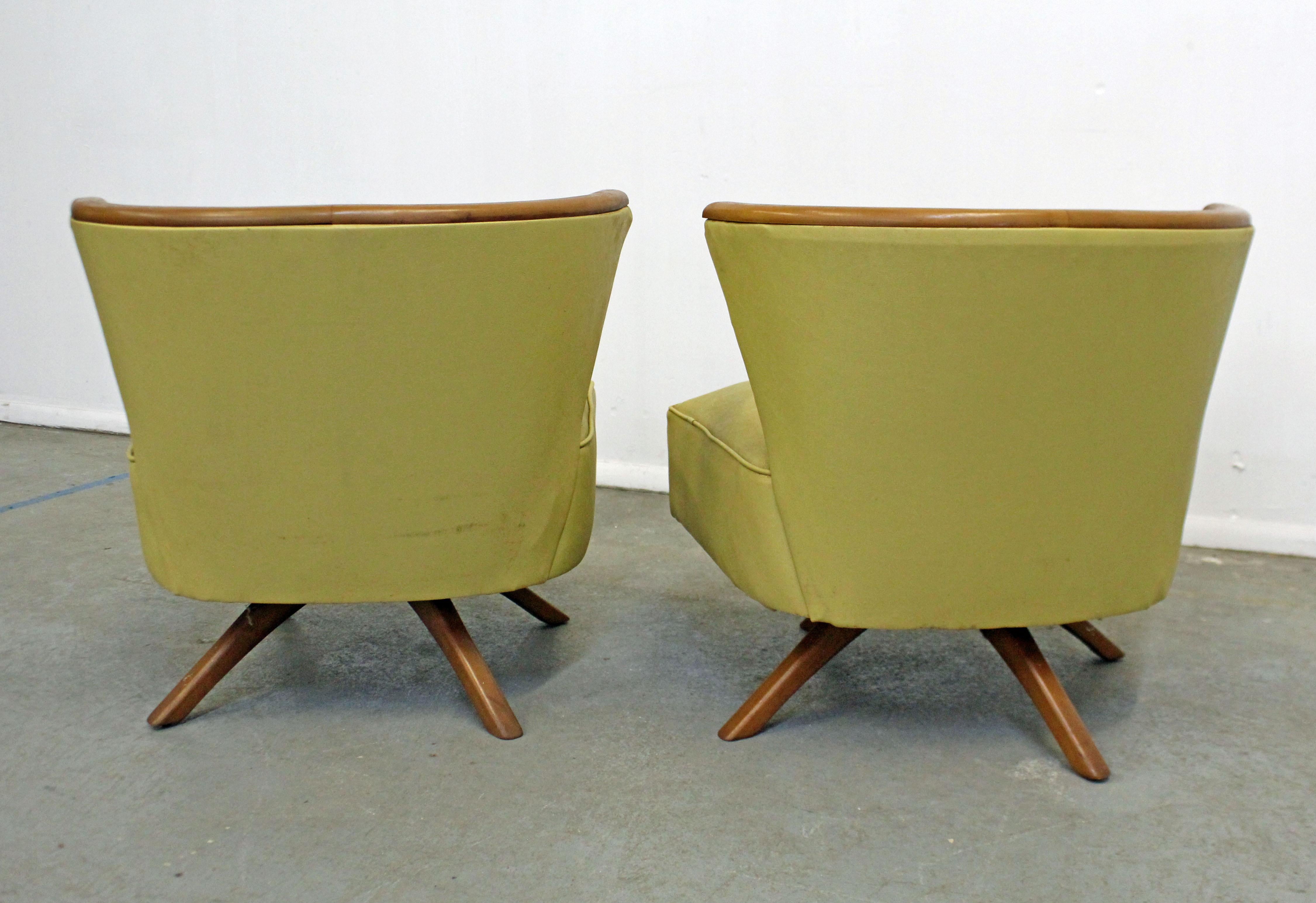 Pair of Mid-Century Modern Kroehler Smartset Design Swivel Slipper Chairs In Fair Condition In Wilmington, DE