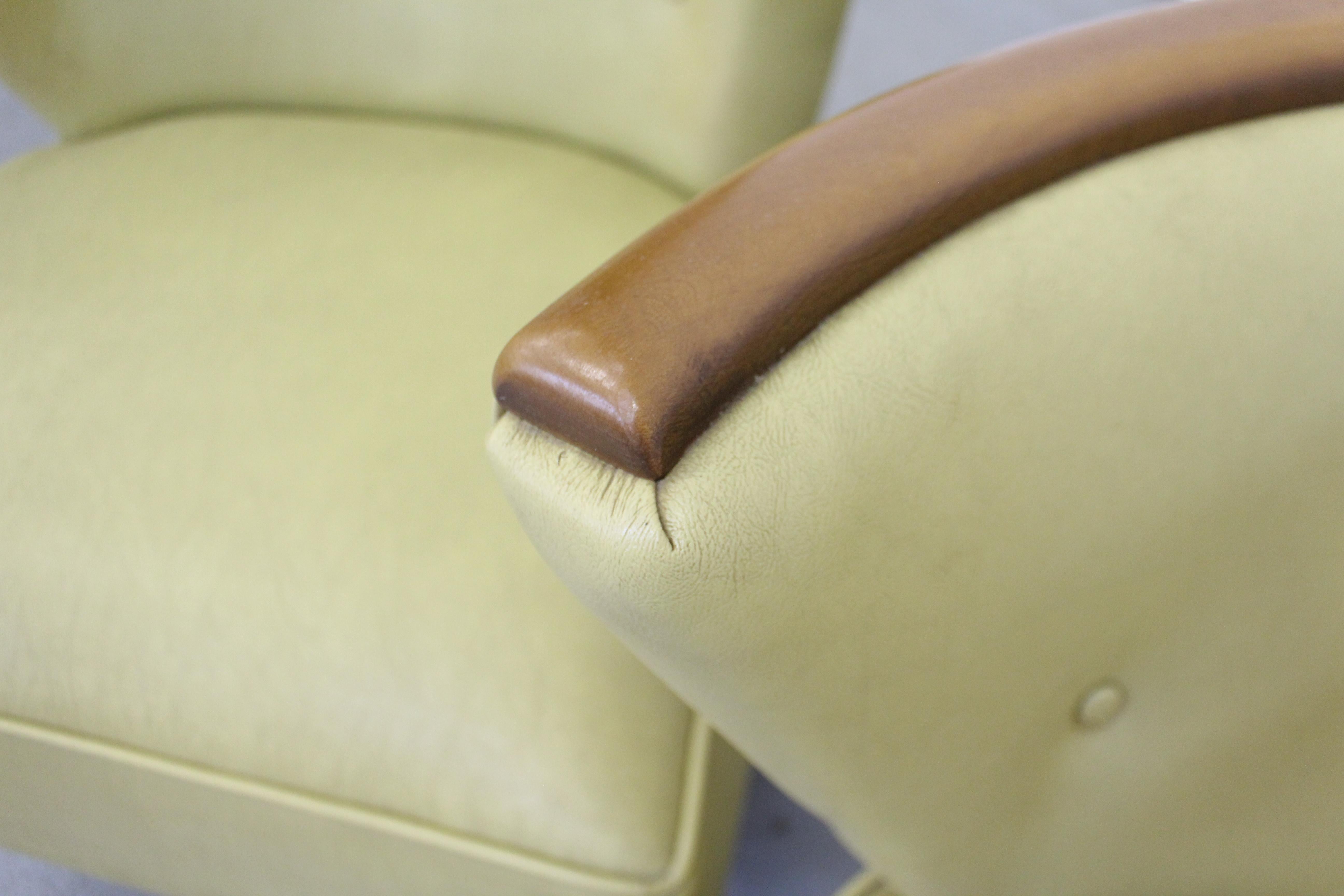 Upholstery Pair of Mid-Century Modern Kroehler Smartset Design Swivel Slipper Chairs