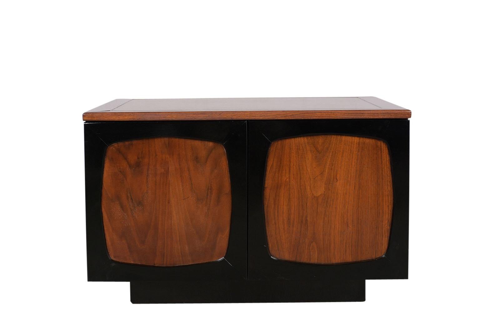 Walnut Pair of Mid-Century Modern Lacquered Nightstands