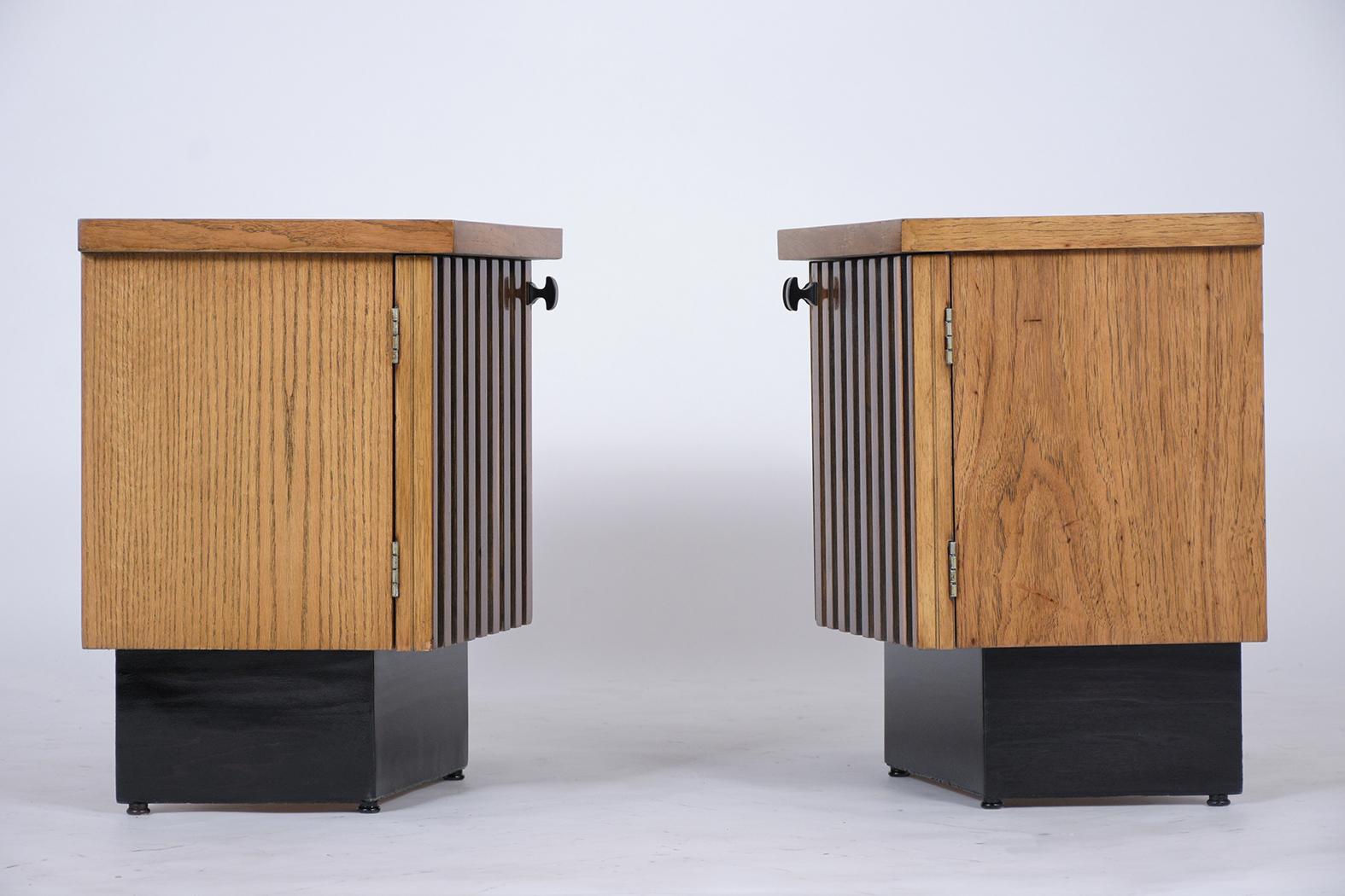 Pair of Midcentury Lacquered Nightstands 4