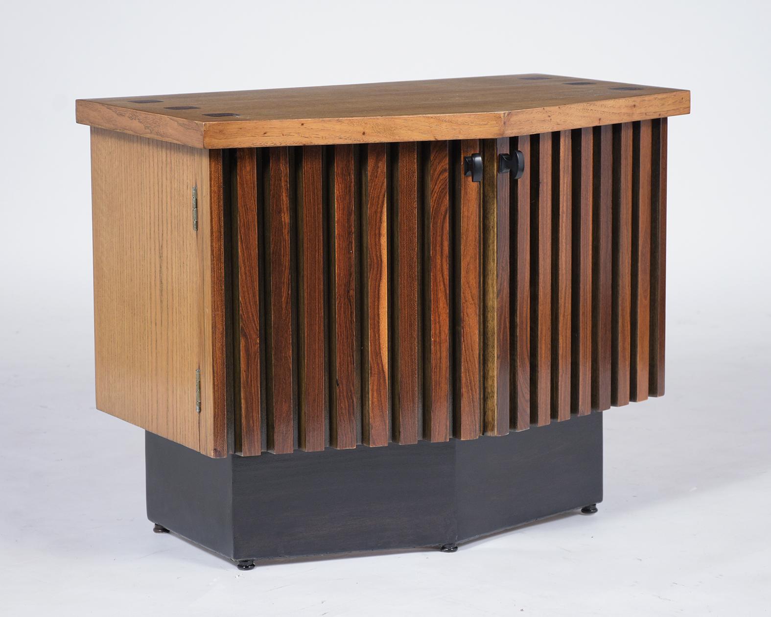Pair of Midcentury Lacquered Nightstands 1