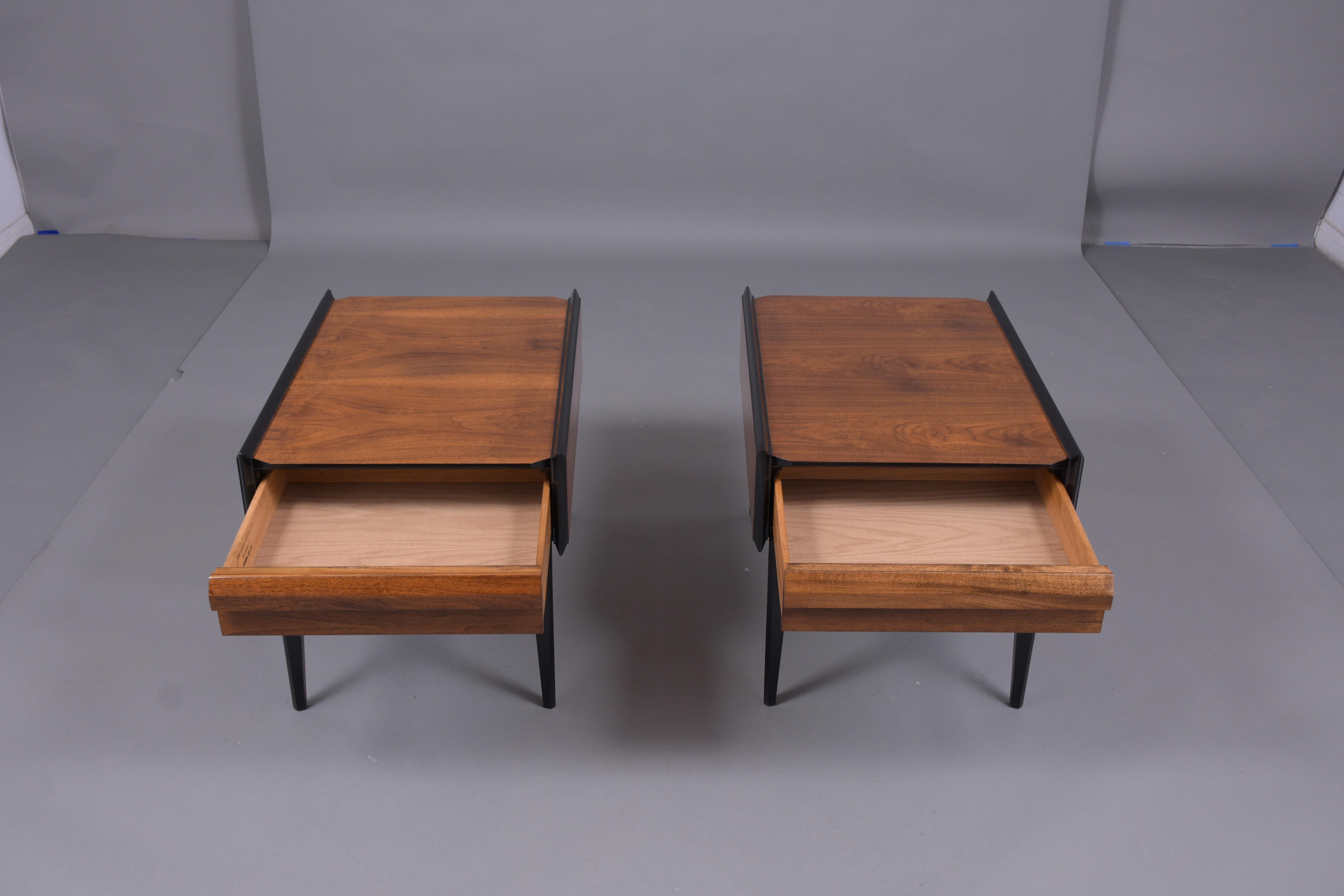 Mid-20th Century Pair of Vintage Mid-Century Modern Lacquered Side Tables