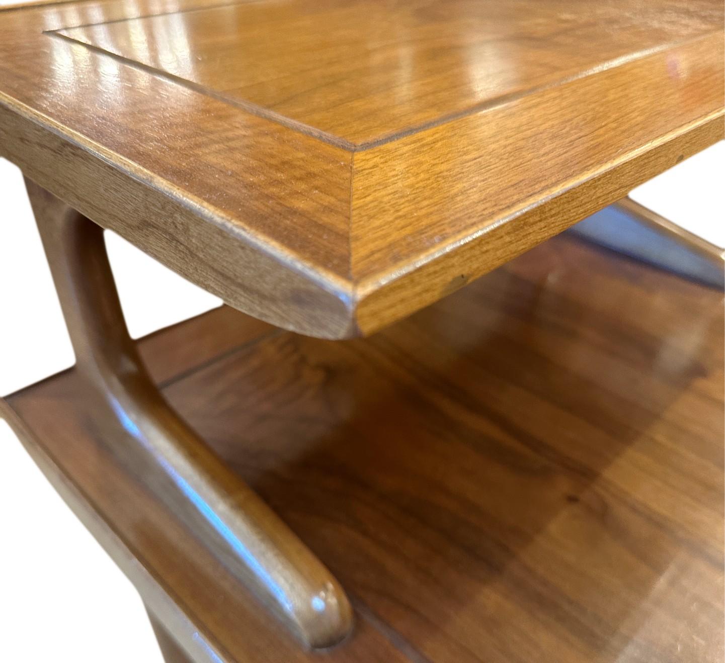 Pareja de mesitas de madera de nogal Lane Altavista 