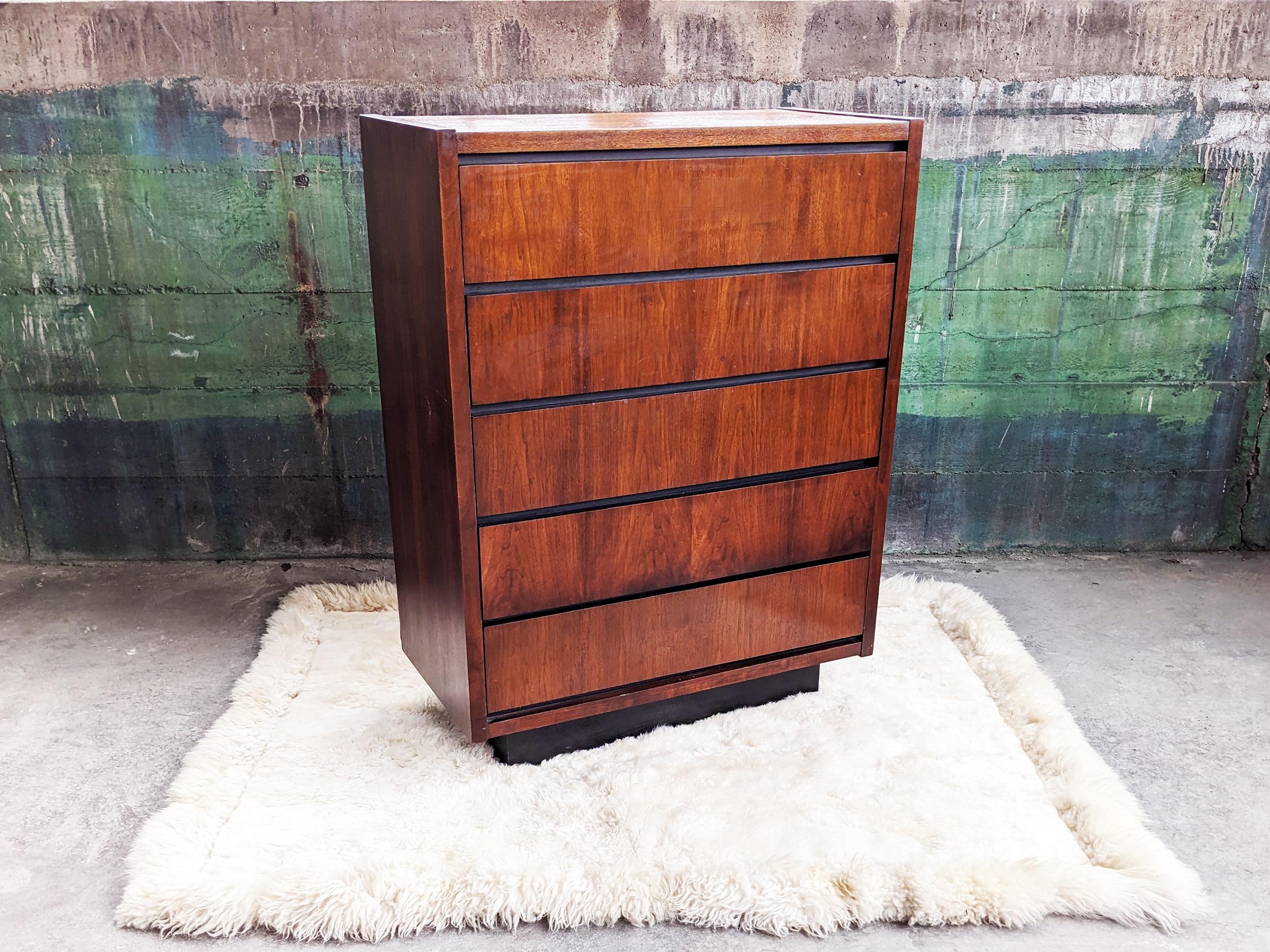 Pair of Mid-Century Modern Lane Furniture Brutalist 70s Tallboy Dresser Storage For Sale 2