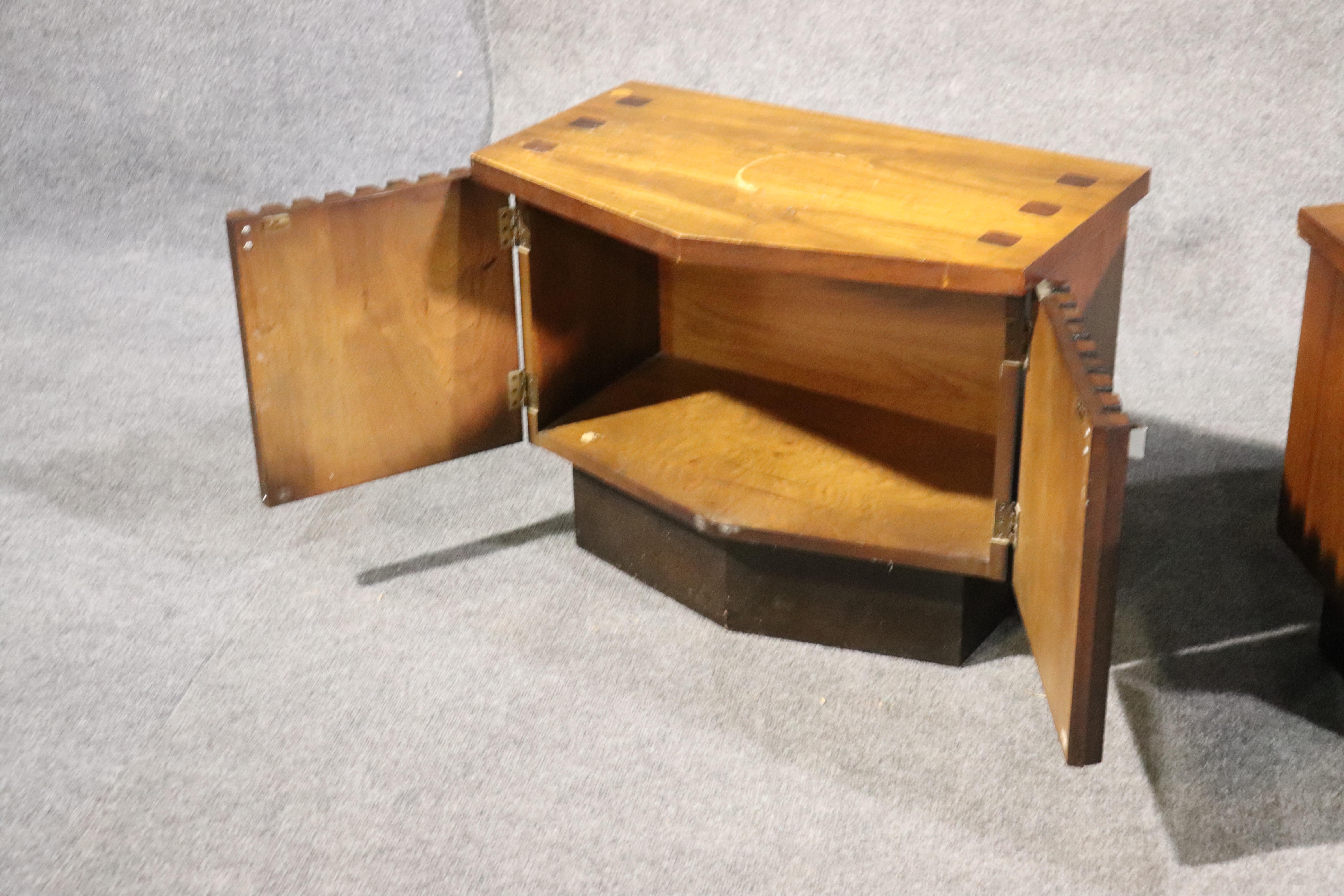 Pair of Mid-Century Modern Lane Rosewood and Walnut Nightstand Tables circa 1960 8