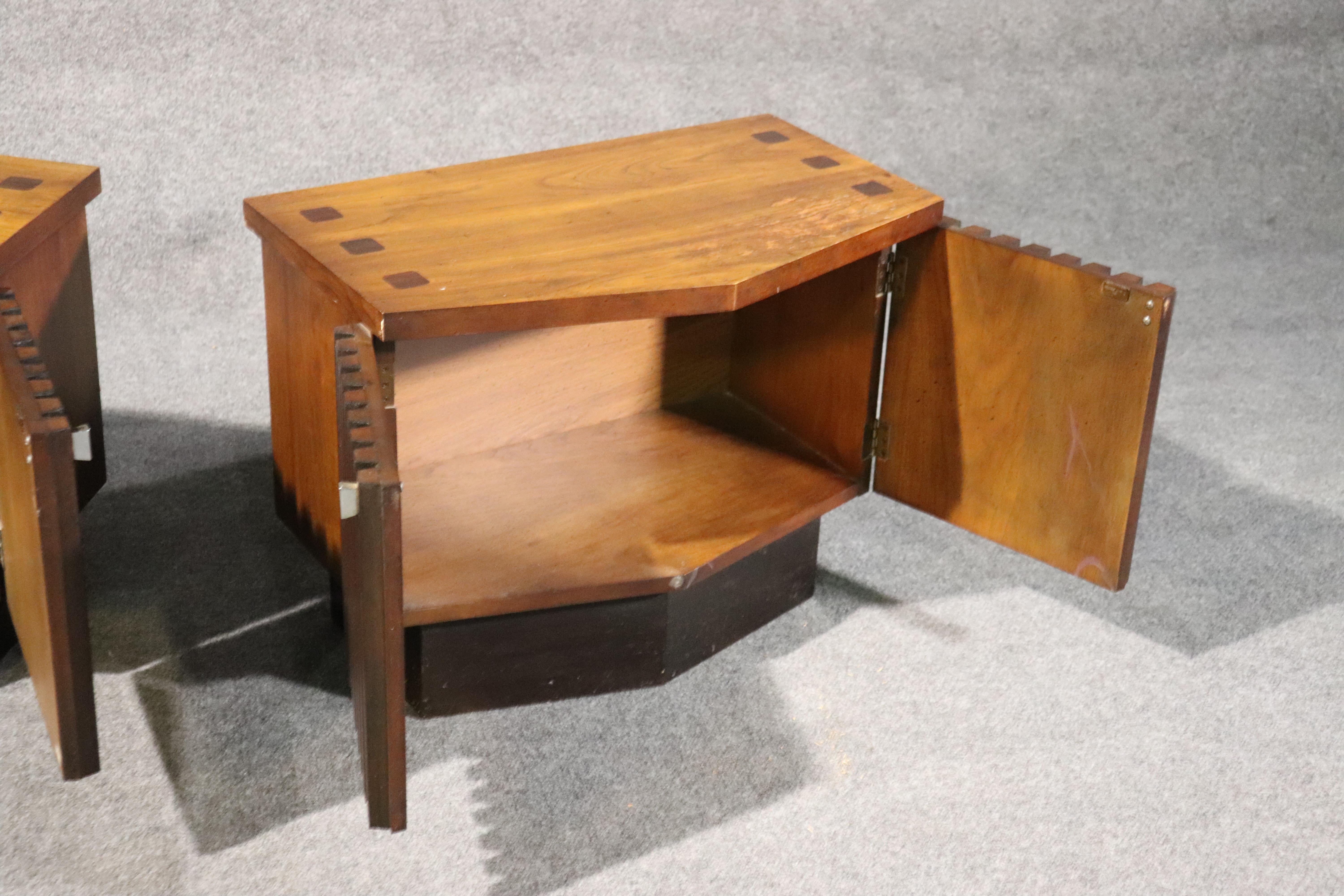 Pair of Mid-Century Modern Lane Rosewood and Walnut Nightstand Tables circa 1960 9