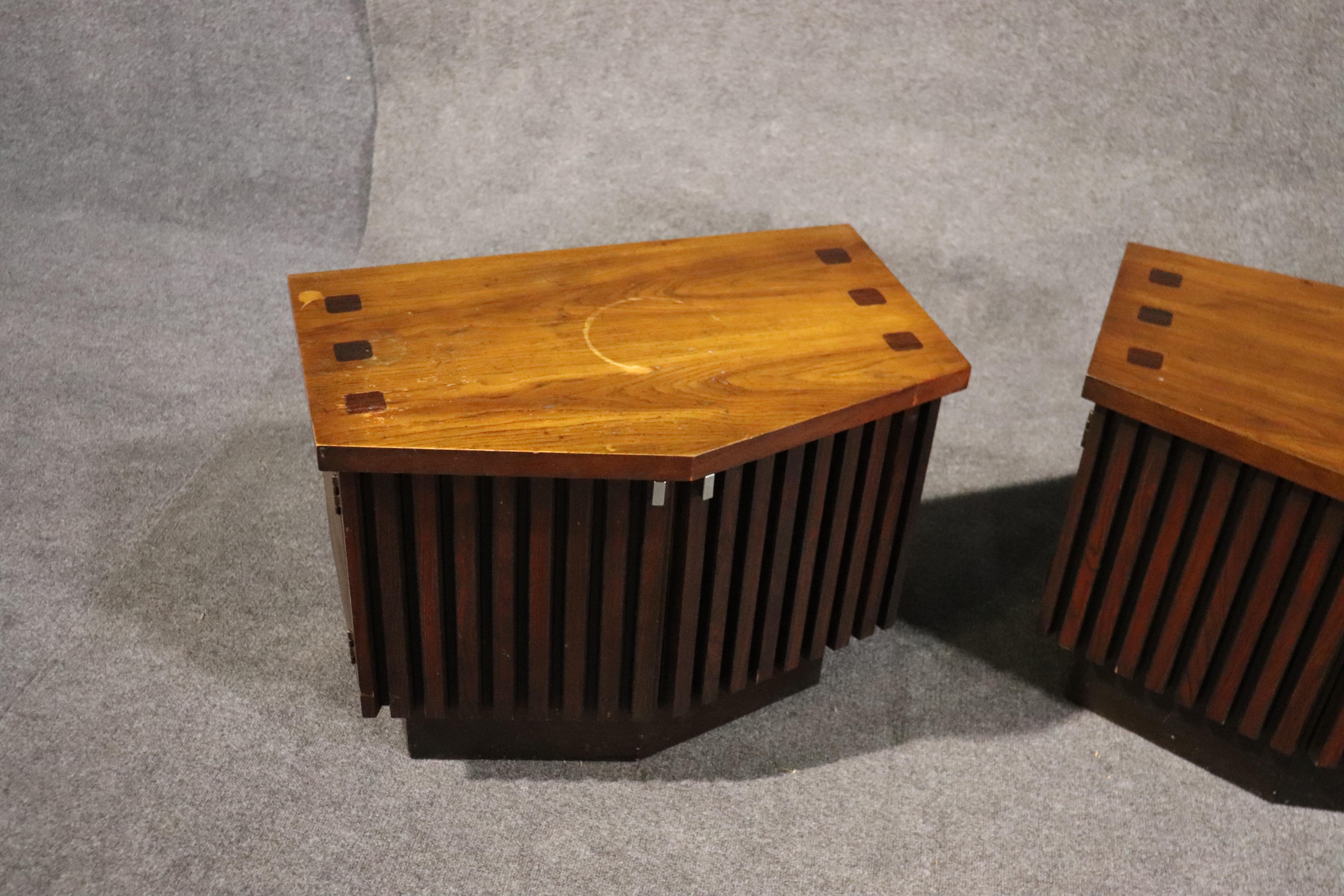 Pair of Mid-Century Modern Lane Rosewood and Walnut Nightstand Tables circa 1960 In Good Condition In Swedesboro, NJ