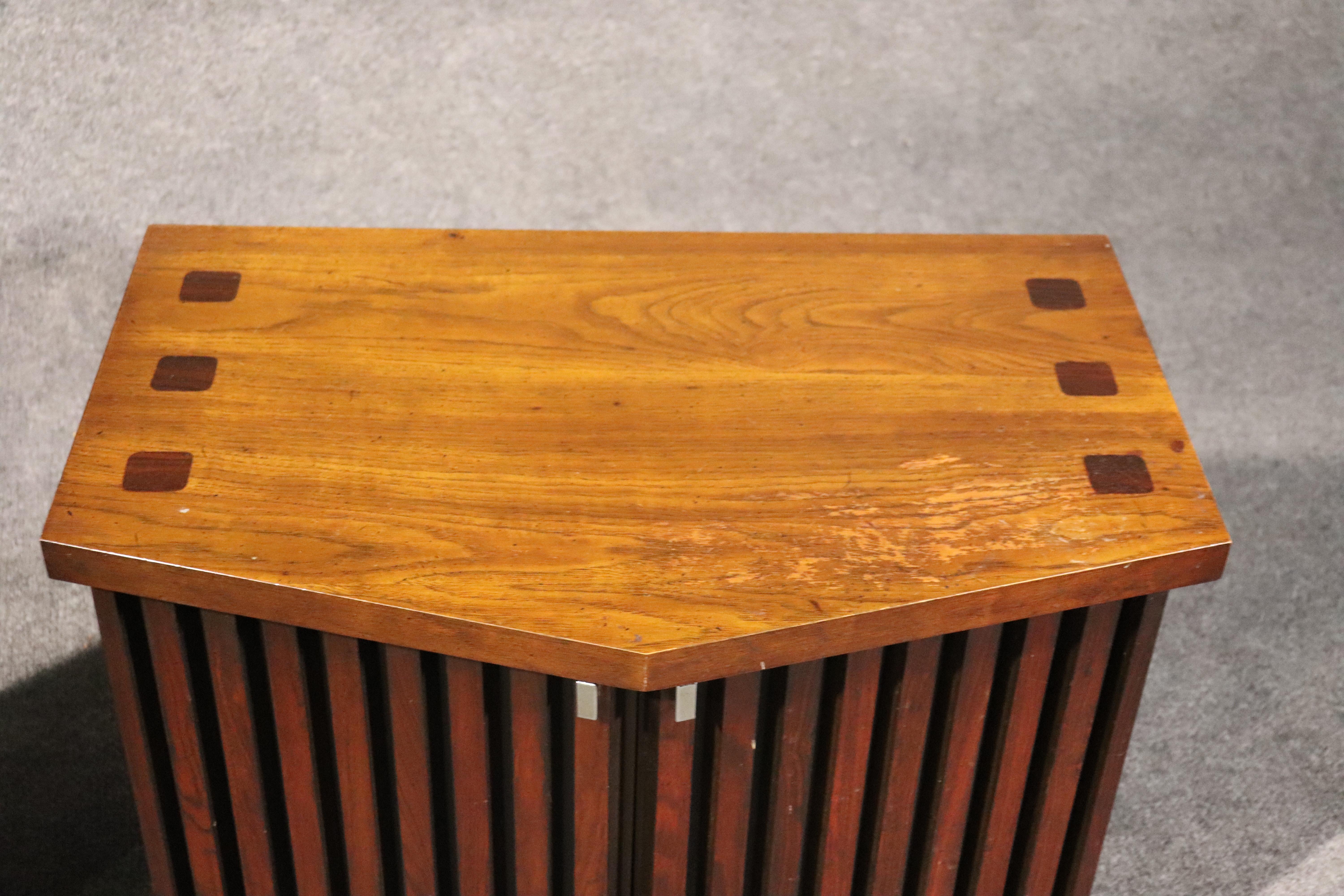Pair of Mid-Century Modern Lane Rosewood and Walnut Nightstand Tables circa 1960 1
