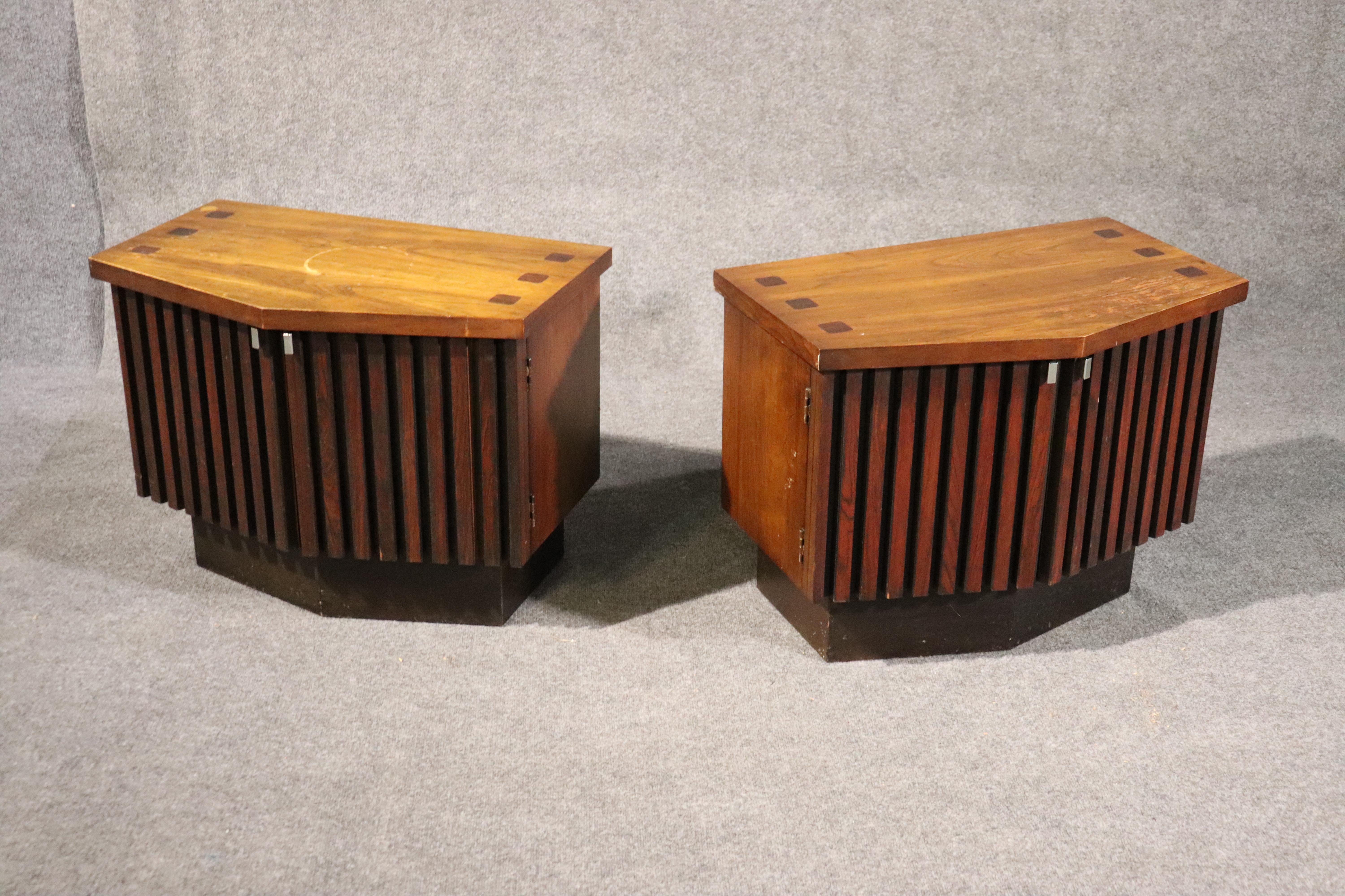 Pair of Mid-Century Modern Lane Rosewood and Walnut Nightstand Tables circa 1960 3