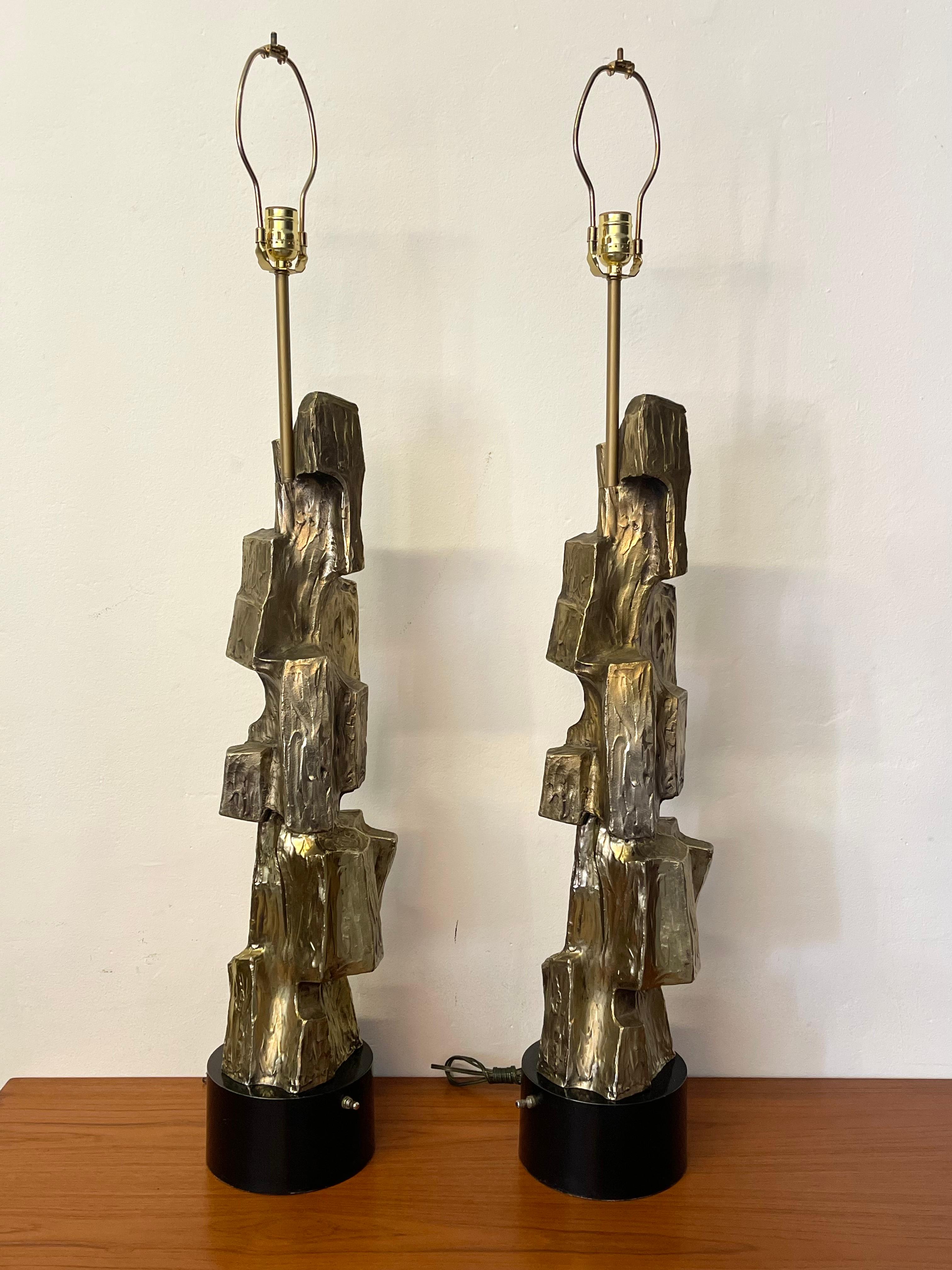 Ein Paar brutalistische Mid-Century Modern-Lampen aus Lorbeerholz im Angebot 2