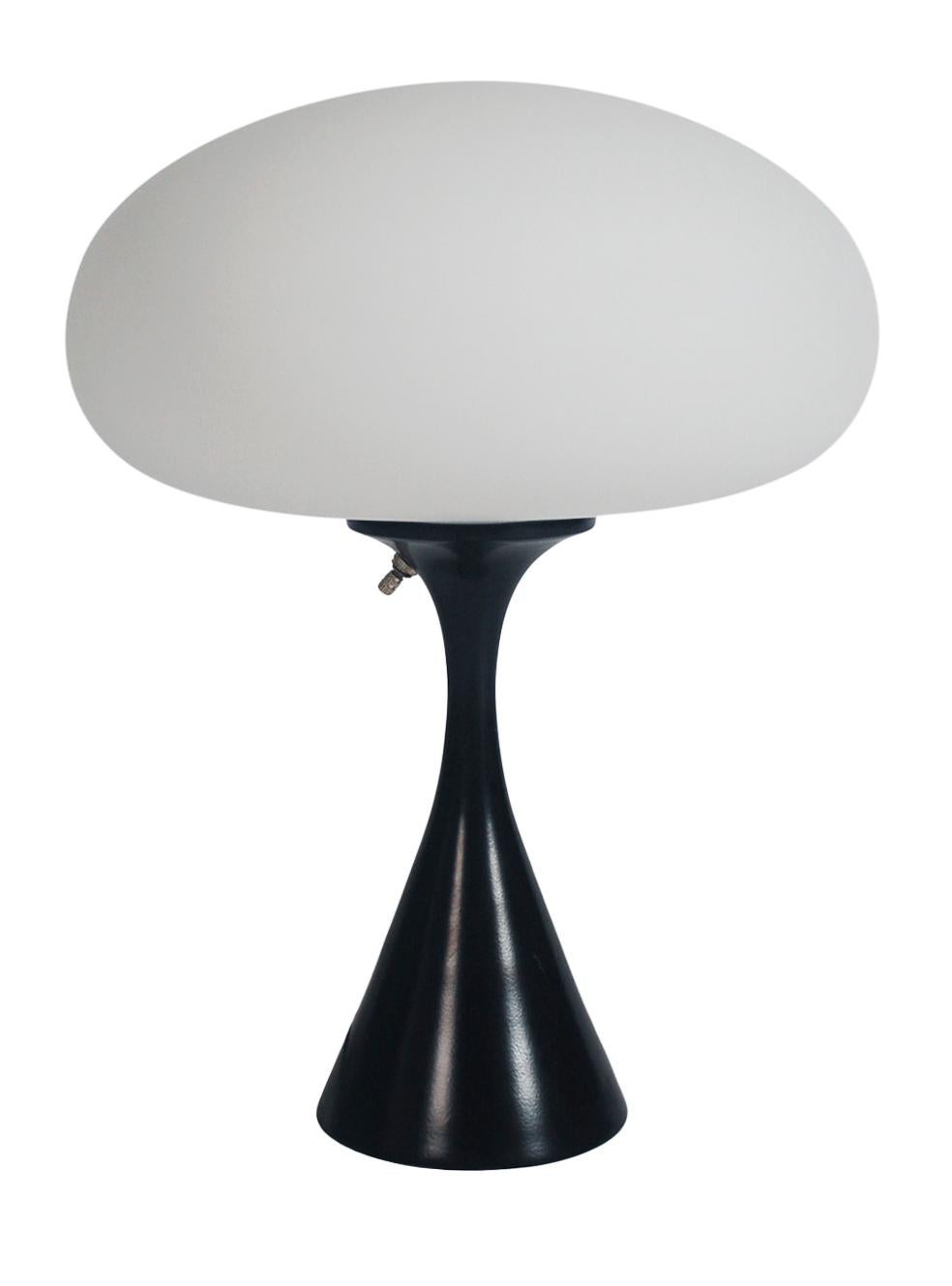 Late 20th Century Pair of Mid-Century Modern Laurel Mushroom Table Lamps in Black / White