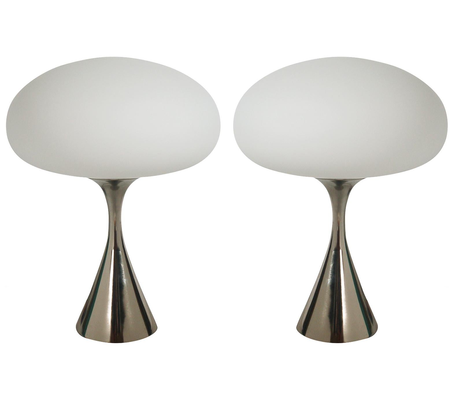 Late 20th Century Pair of Mid-Century Modern Laurel Mushroom Table Lamps in Chrome / Silver
