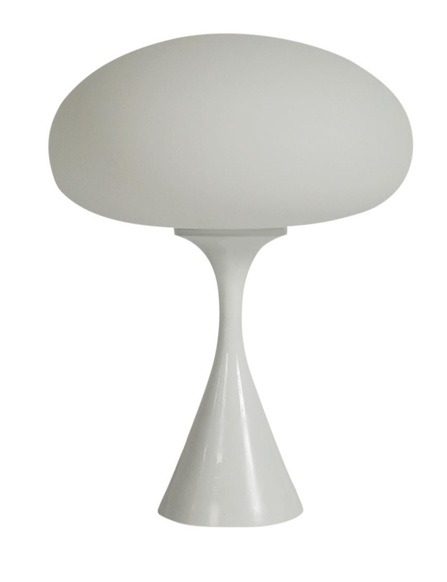 Late 20th Century Pair of Mid-Century Modern Laurel Mushroom Table Lamps in White
