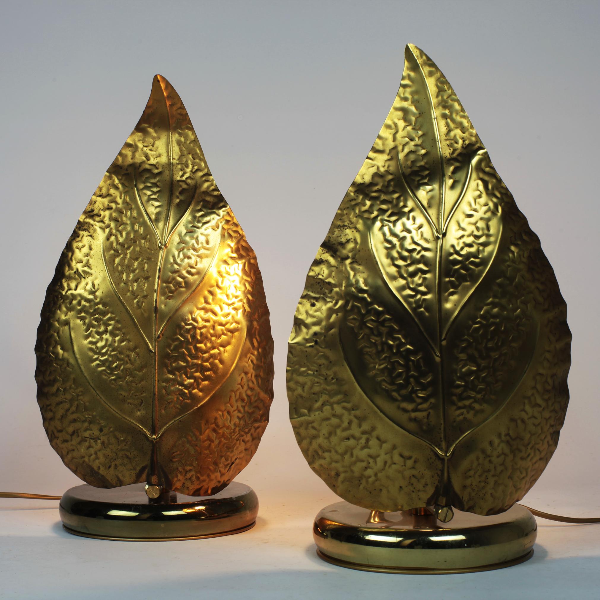 Late 20th Century Pair of Mid-Century Modern Leaf-shaped Brass Table Lamps, Italy, 1970s