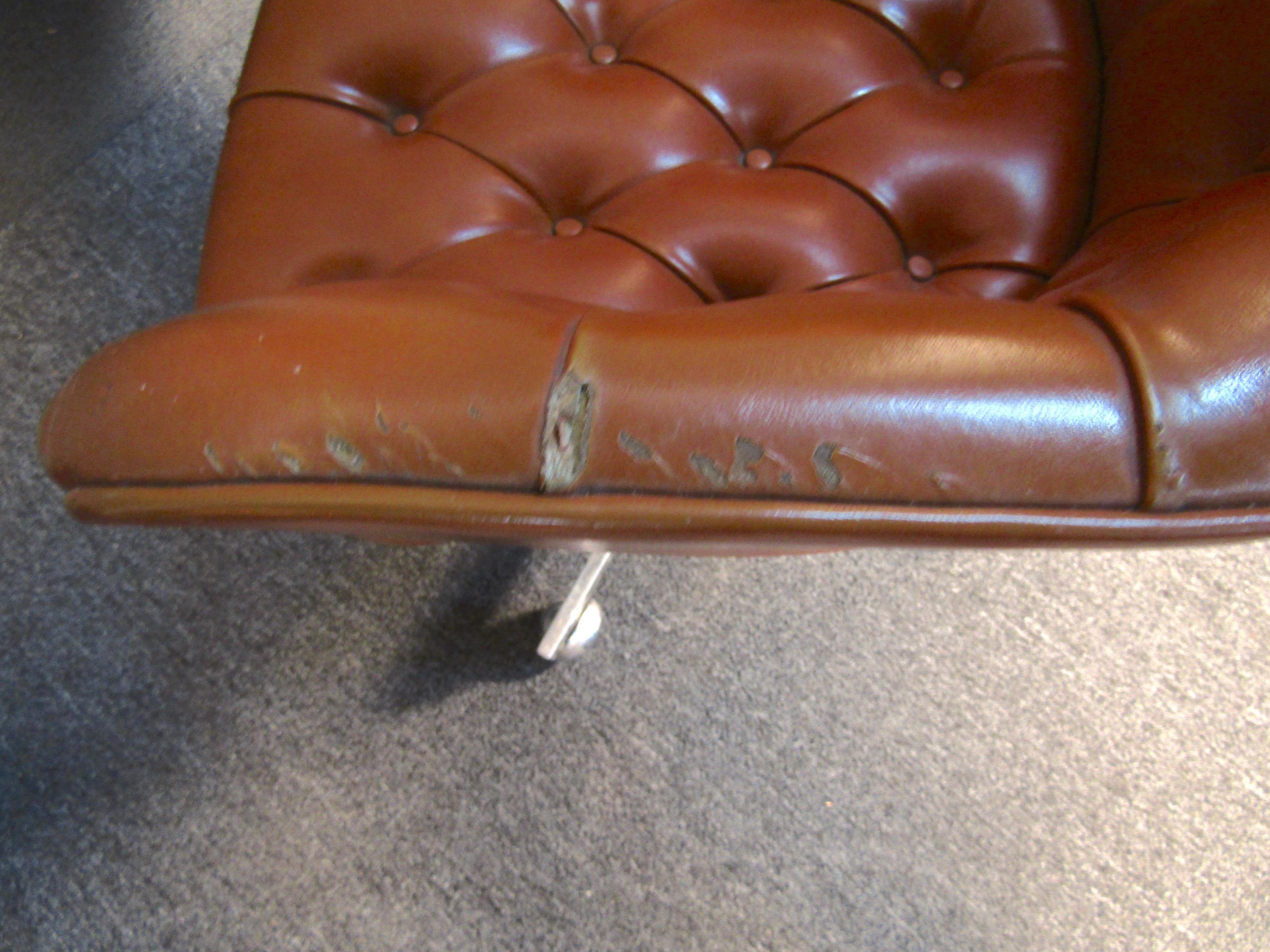 Pair of Mid-Century Modern Leather and Chrome Rolling Armchairs For Sale 2