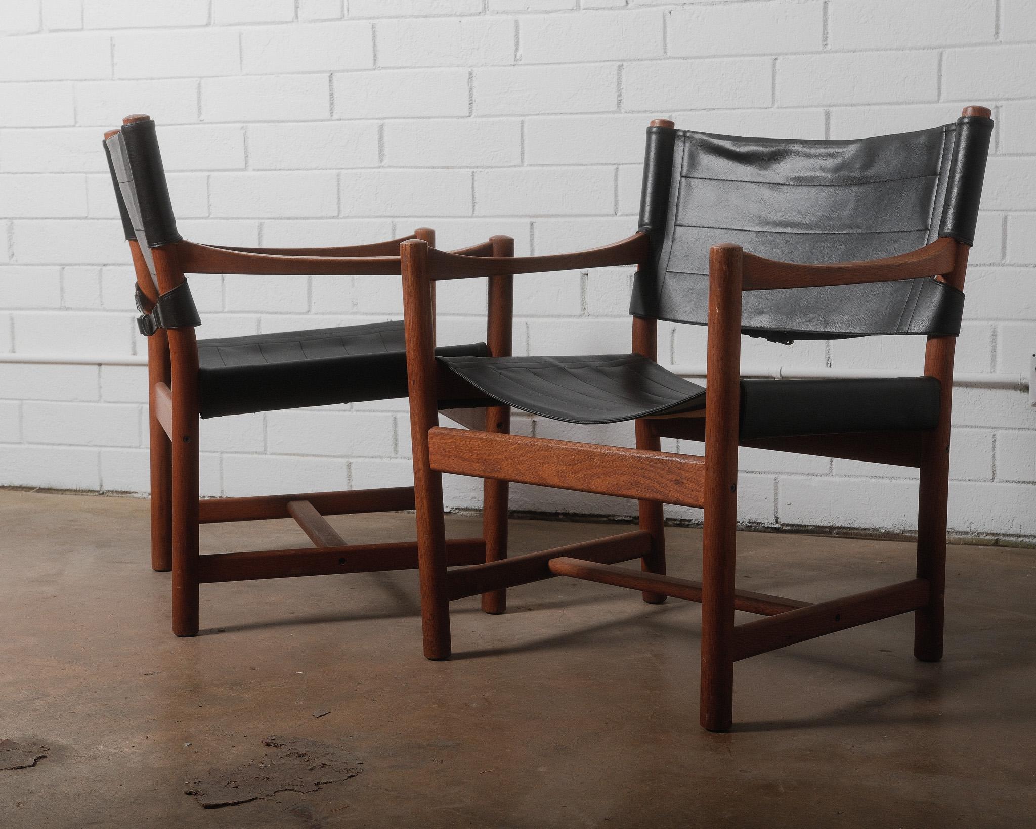 Mid-Century Modern Paire de fauteuils en cuir et Wood Modernity Circa. 1970s