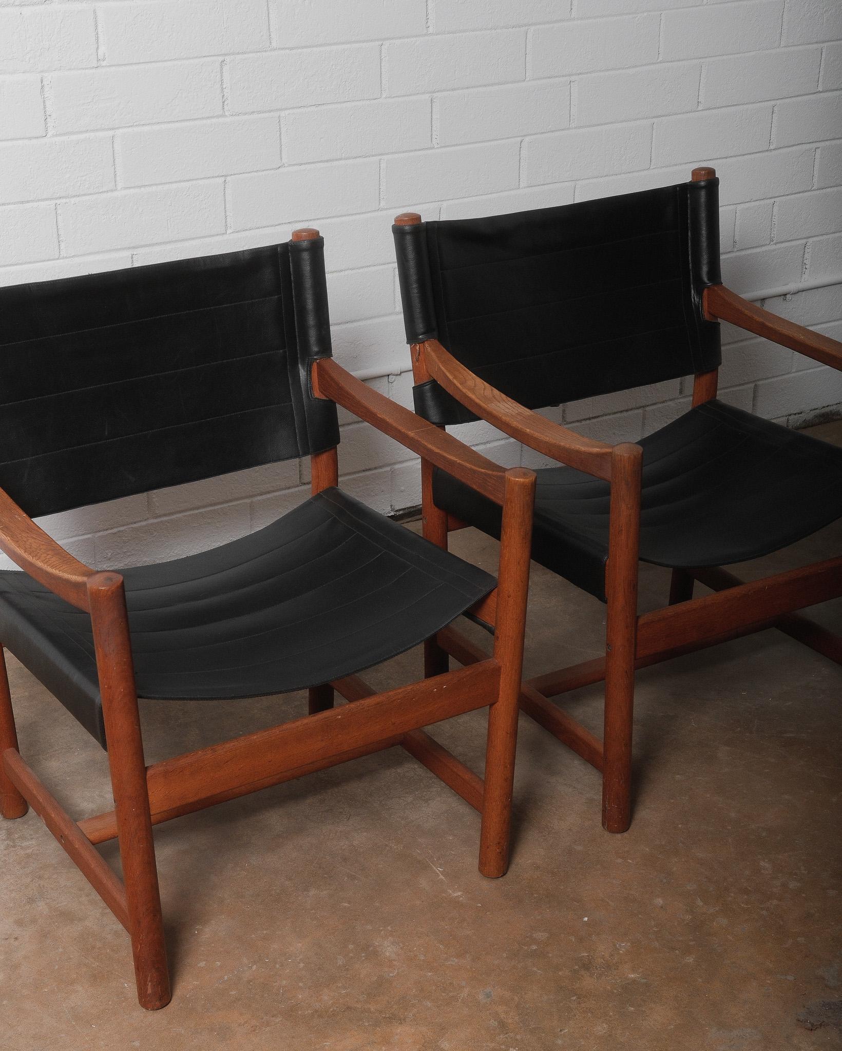 Paire de fauteuils en cuir et Wood Modernity Circa. 1970s Bon état à High Point, NC