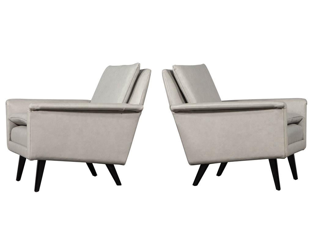 Pair of Mid-Century Modern Leather Lounge Chairs In Excellent Condition In North York, ON