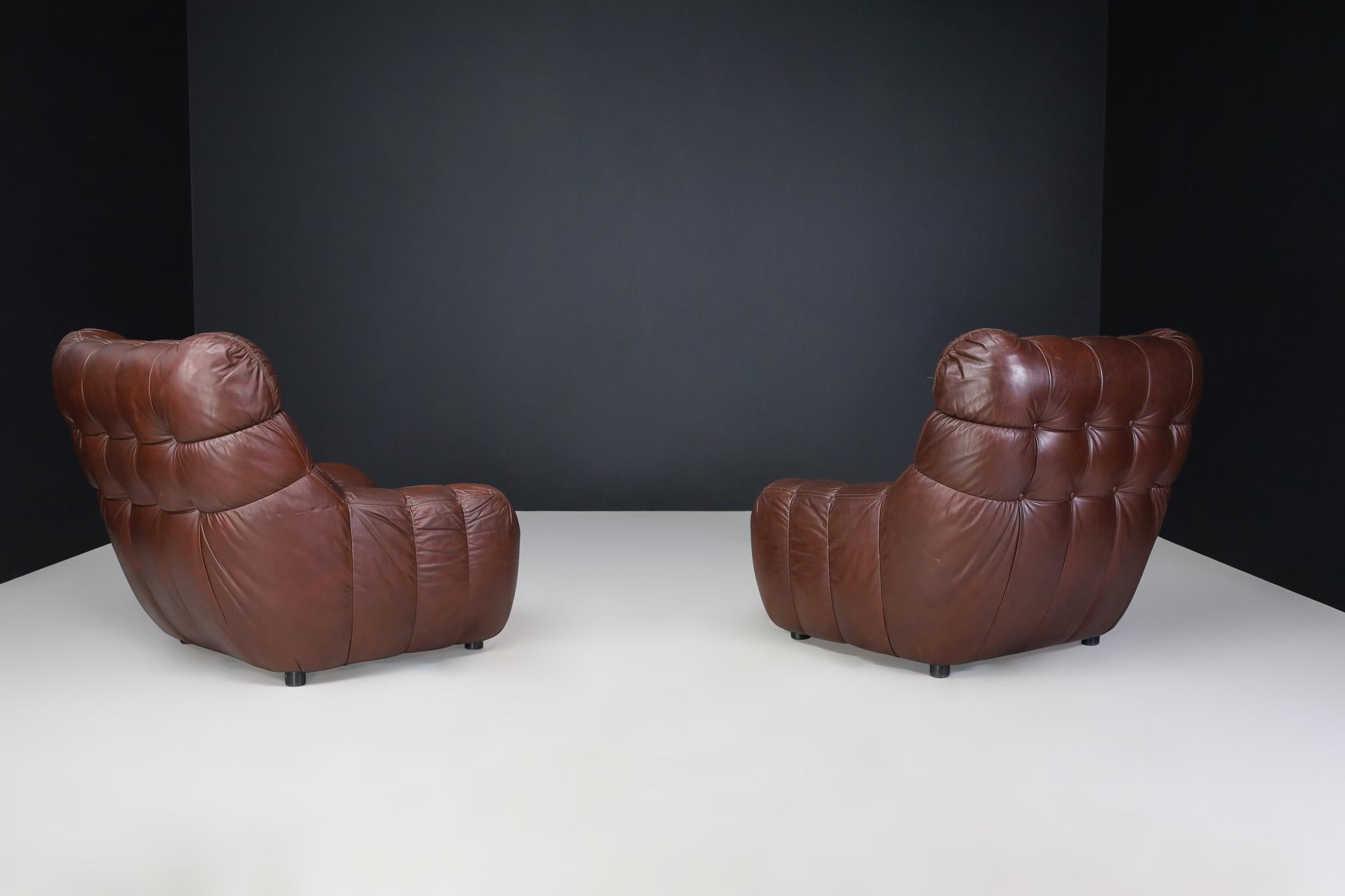Paar moderne Leder-Loungesessel aus der Mitte des Jahrhunderts, Frankreich, 1970er Jahre (Ende des 20. Jahrhunderts) im Angebot