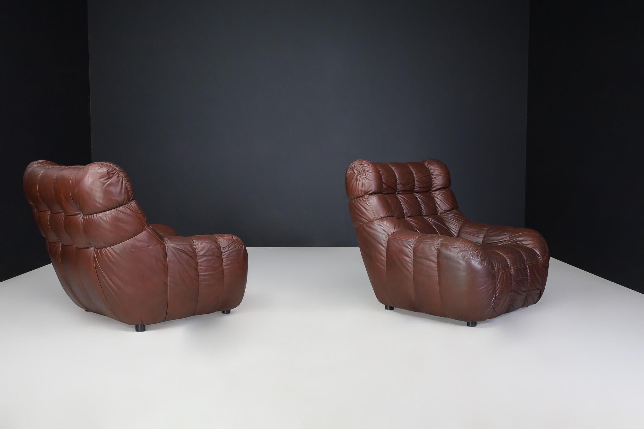 Paar moderne Leder-Loungesessel aus der Mitte des Jahrhunderts, Frankreich, 1970er Jahre im Angebot 2