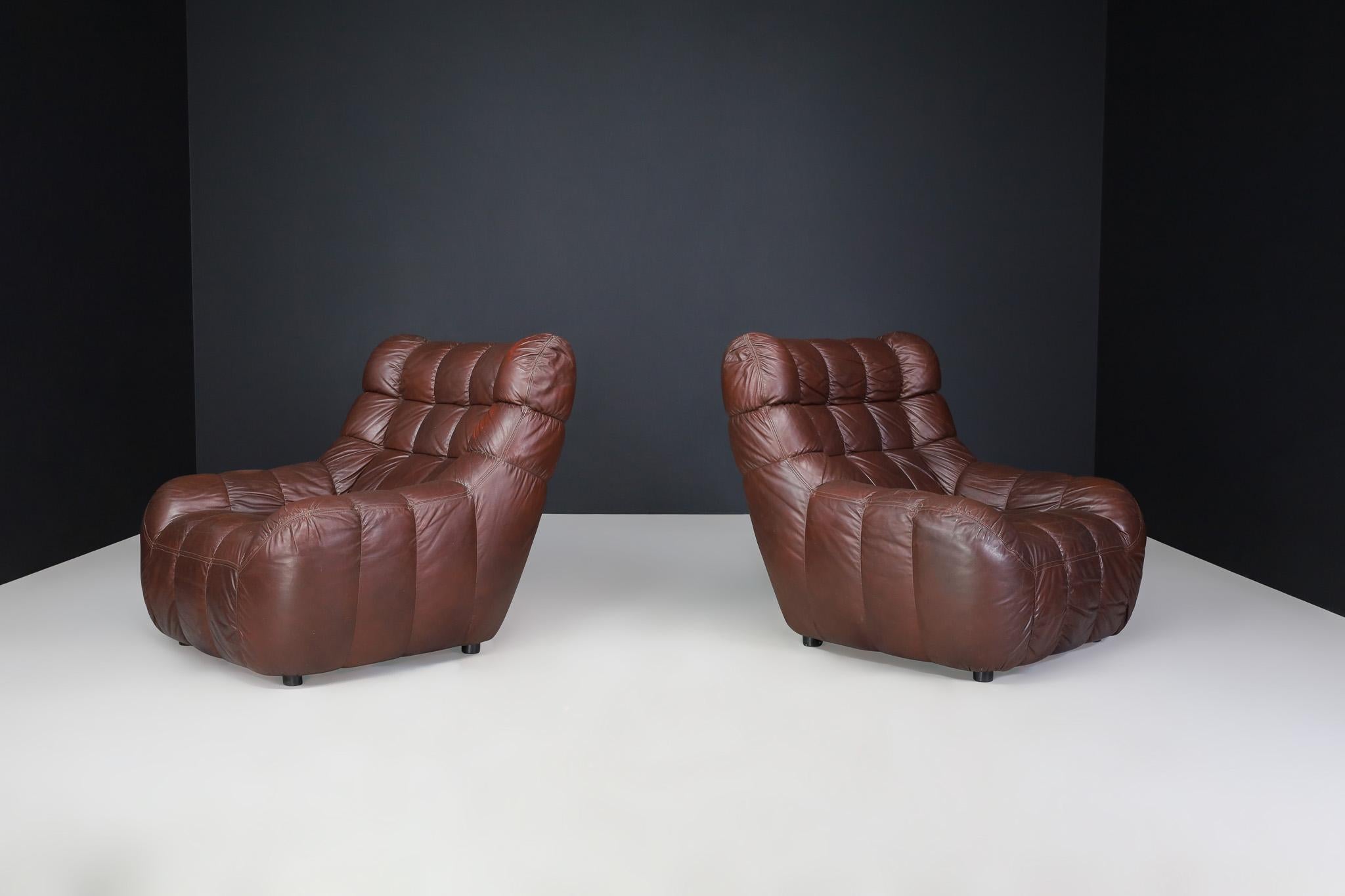 Paar moderne Leder-Loungesessel aus der Mitte des Jahrhunderts, Frankreich, 1970er Jahre im Angebot 3