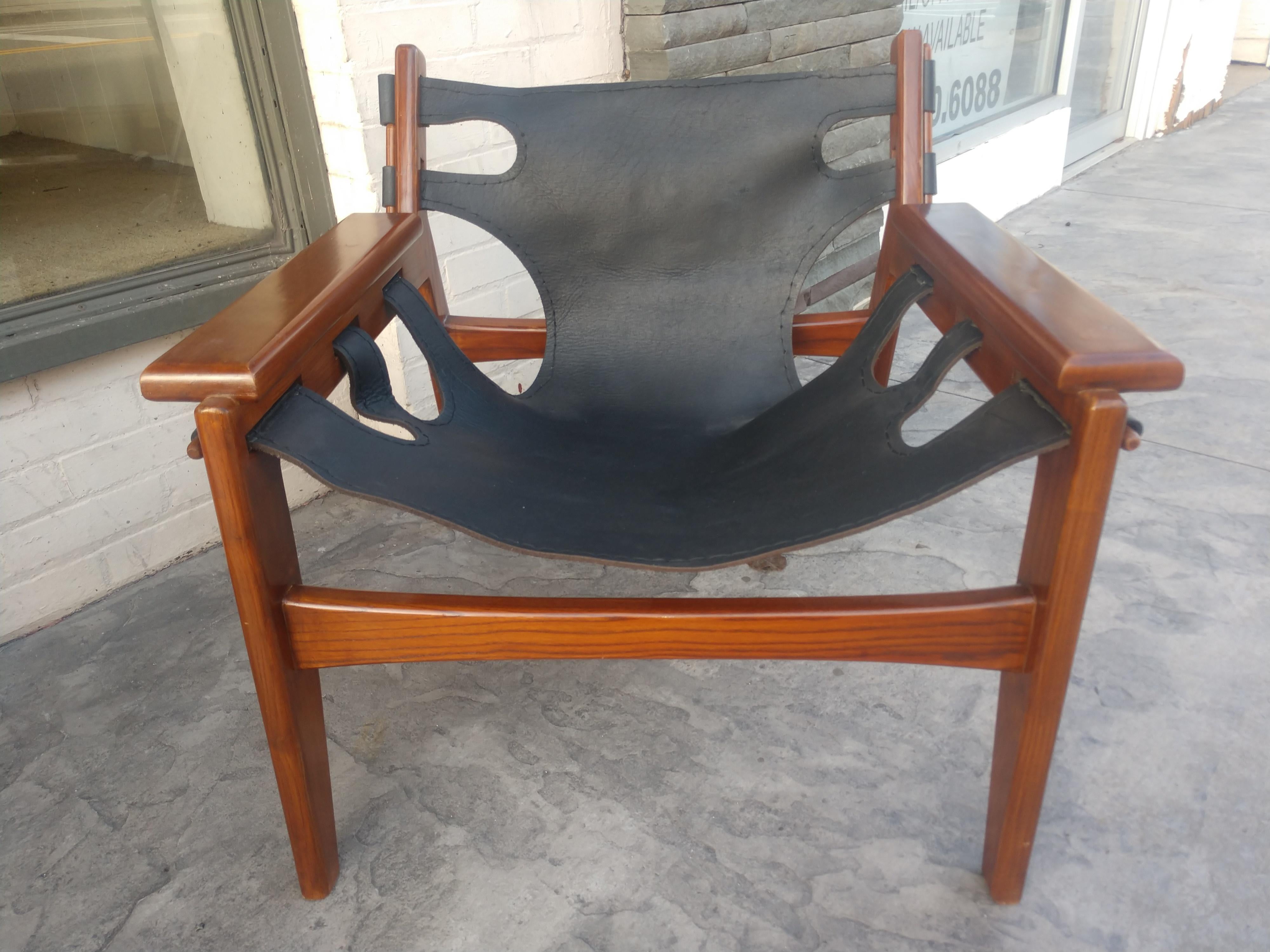 Pair of Mid-Century Modern Leather & Mahogany Sergio Rodrigues Lounge Chairs In Good Condition In Port Jervis, NY