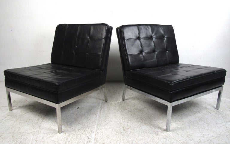 North American Pair of Mid-Century Modern Leather Slipper Lounge Chairs by Knoll For Sale