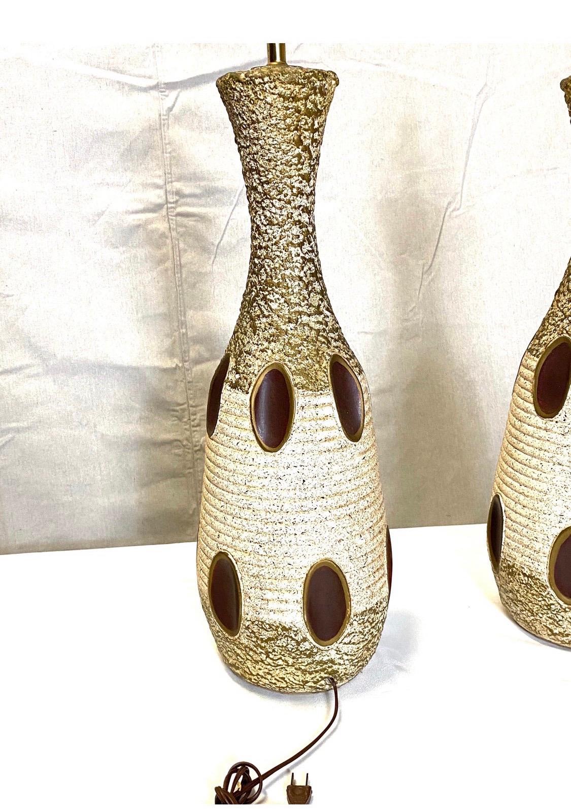 Pair of Mid-Century Modern Leviton Ceramic Art Pottery Table Lamps 3