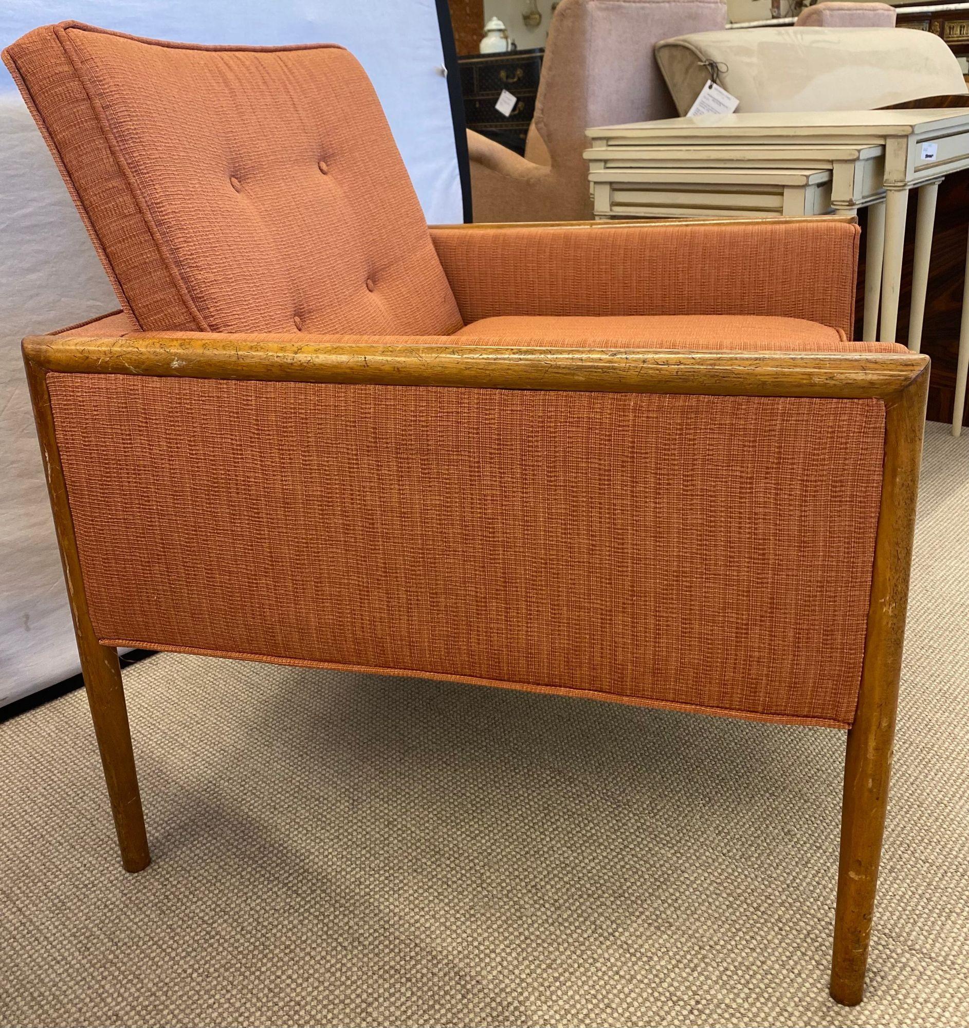 Paar moderne Loungesessel aus der Mitte des Jahrhunderts, amerikanisch, Nussbaum, 1960er Jahre im Zustand „Gut“ im Angebot in Manhasset, NY