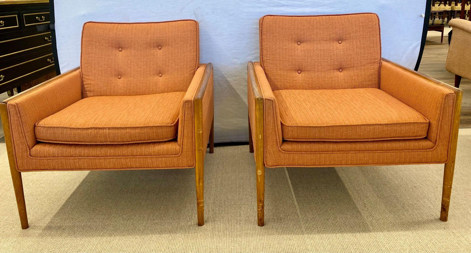 Paar moderne Loungesessel aus der Mitte des Jahrhunderts, amerikanisch, Nussbaum, 1960er Jahre im Angebot 1