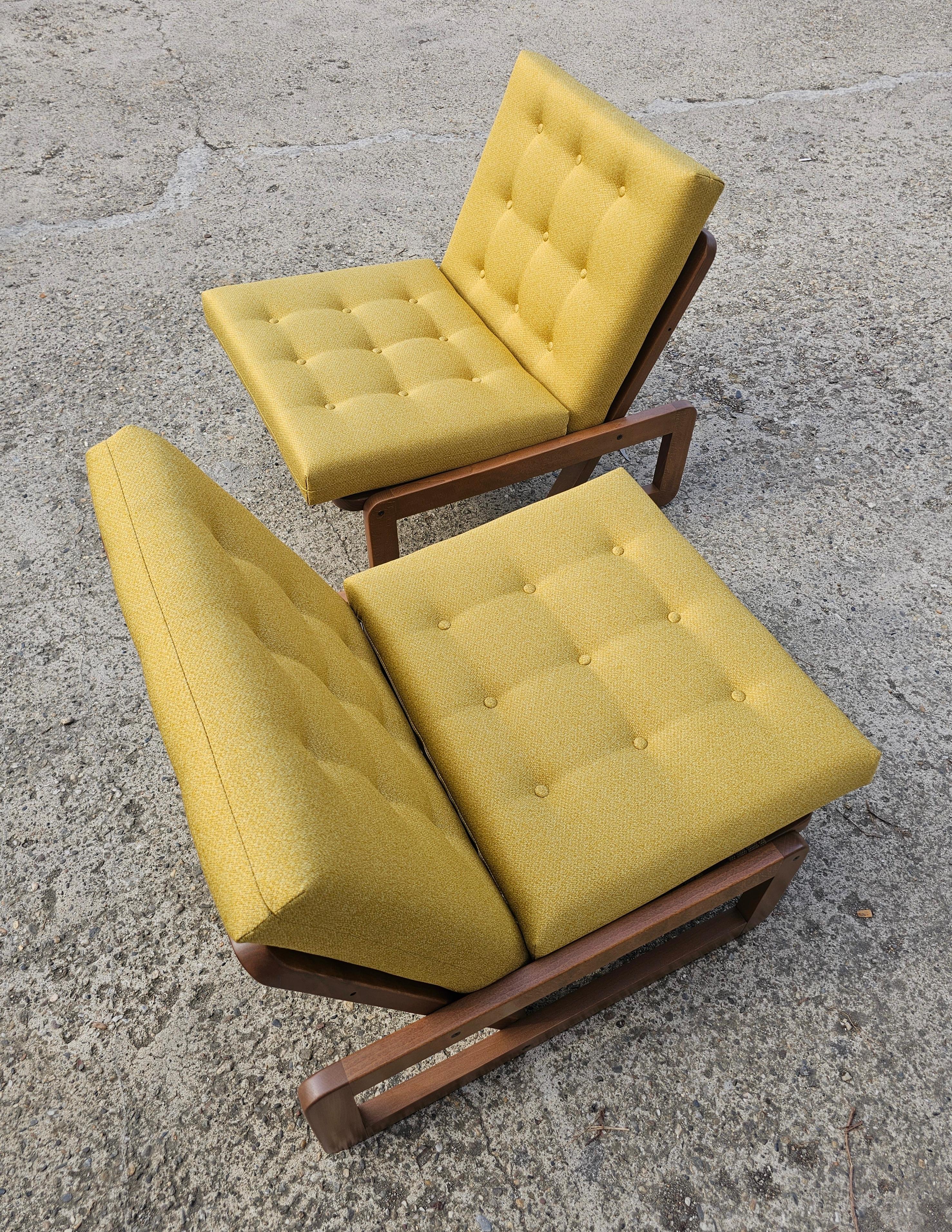 Pair of Mid Century Modern Lounge Chairs by Branko Ursic for Stol Kamnik For Sale 3