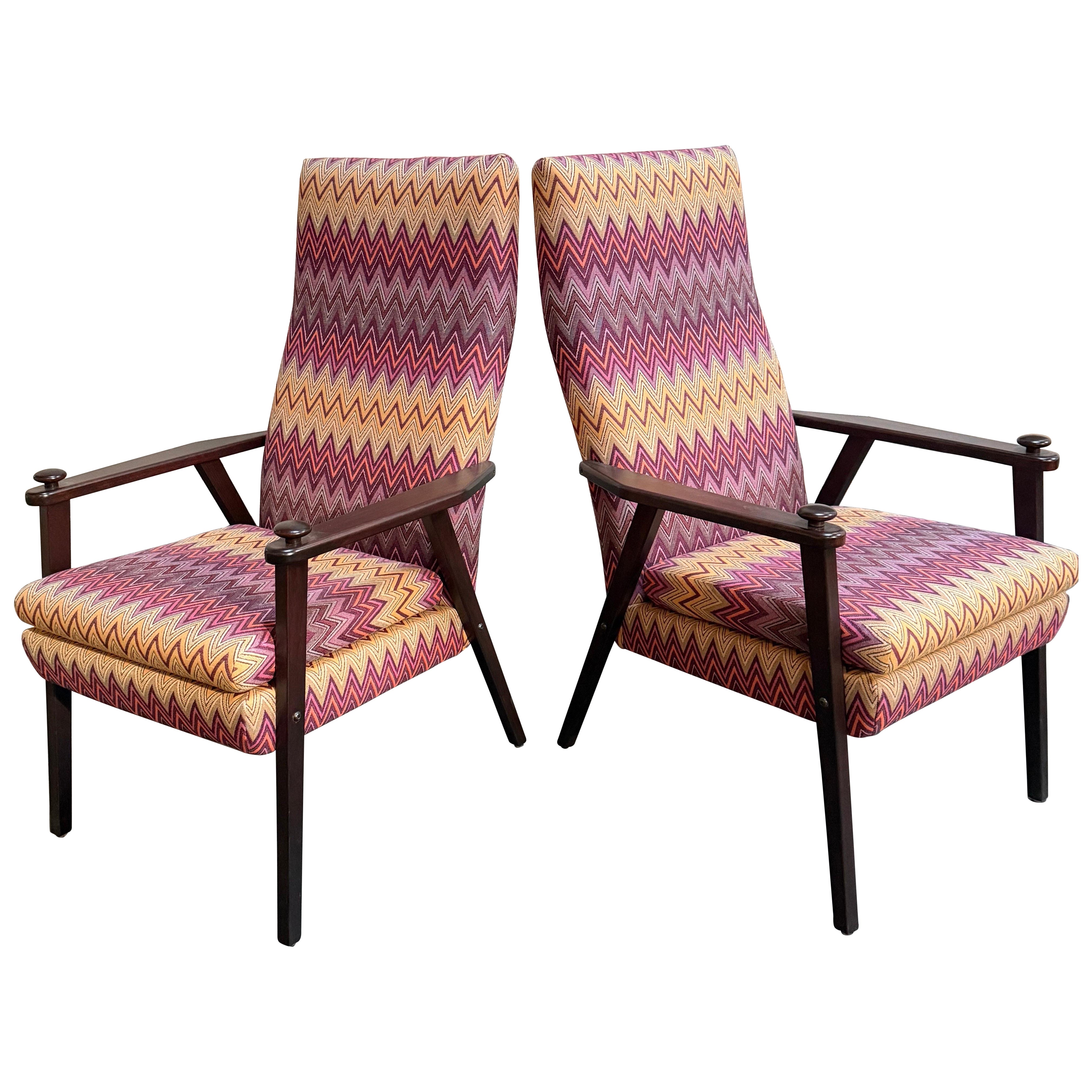 Coppia di sedie da salotto moderne di metà secolo di Broderna Johansons - completamente restaurate in vendita