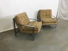 Paire de fauteuils de salon modernes du milieu du siècle dernier en forme de Z plat avec cube chromé de Cy Mann